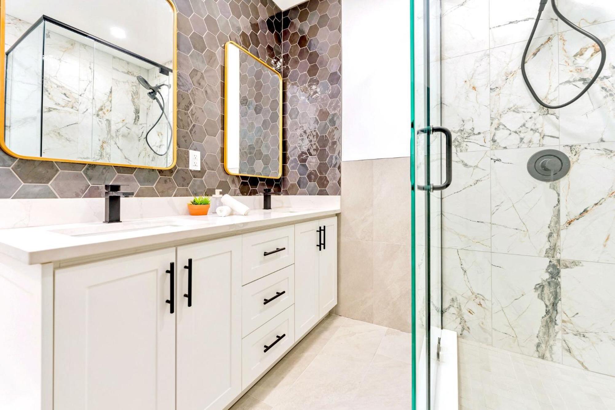 BEST LOCATION - Modern 2BR Apartment on James Street