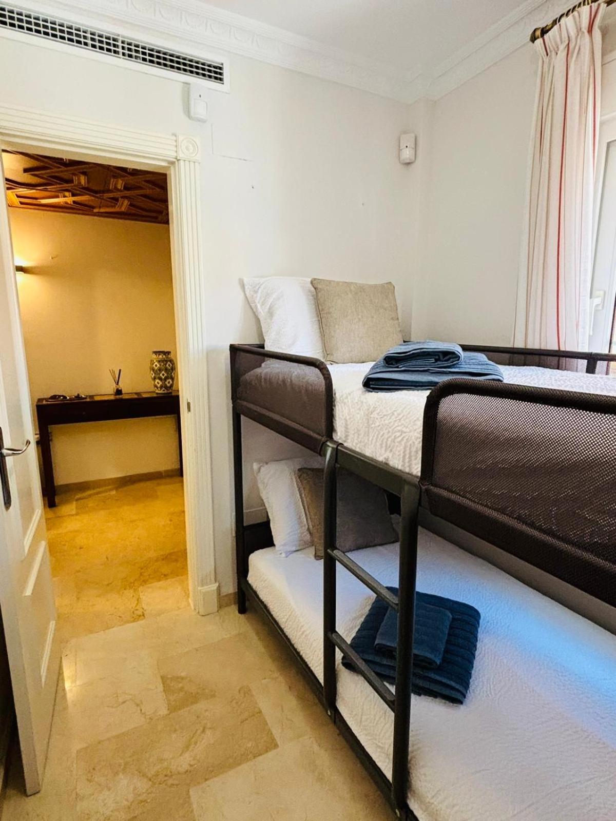 Chalet con piscina privada en primera línea de playa