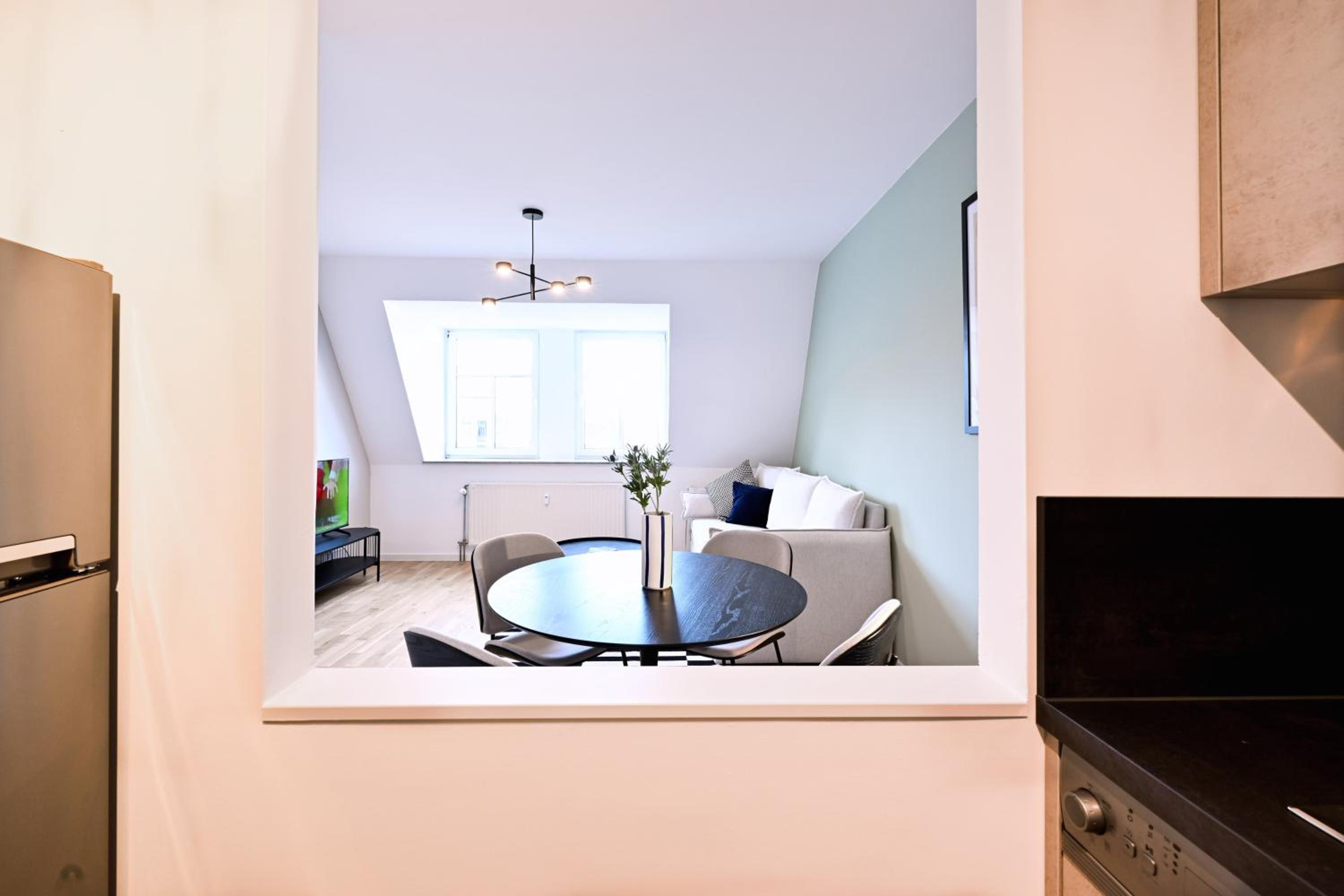 Rosengarten Apartments Fürth, Moderne Serviced Apartments in Citylage, ganze Ferienwohnung 50 m2, nahe Nürnberg, Metro, Sauna, Frühstück & Parkplatz