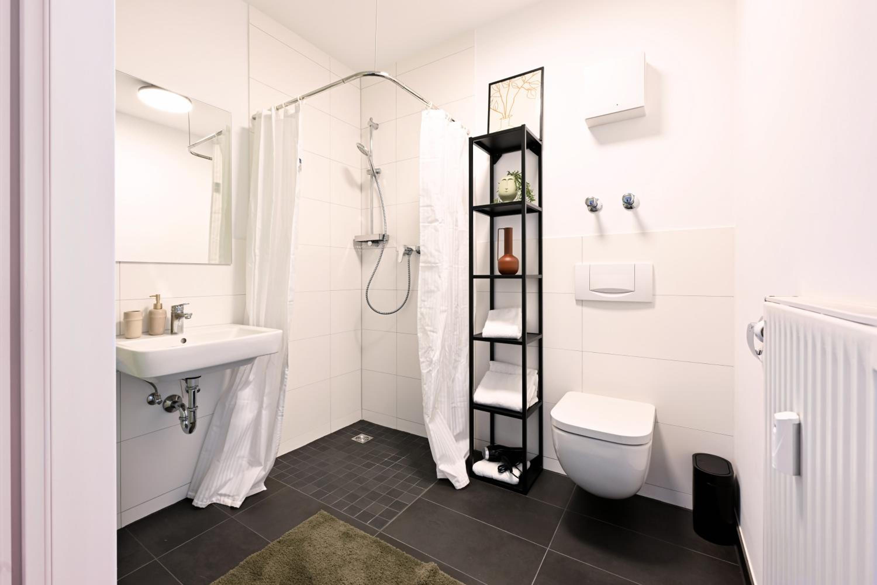 Rosengarten Apartments Fürth, Moderne Serviced Apartments in Citylage, ganze Ferienwohnung 50 m2, nahe Nürnberg, Metro, Sauna, Frühstück & Parkplatz