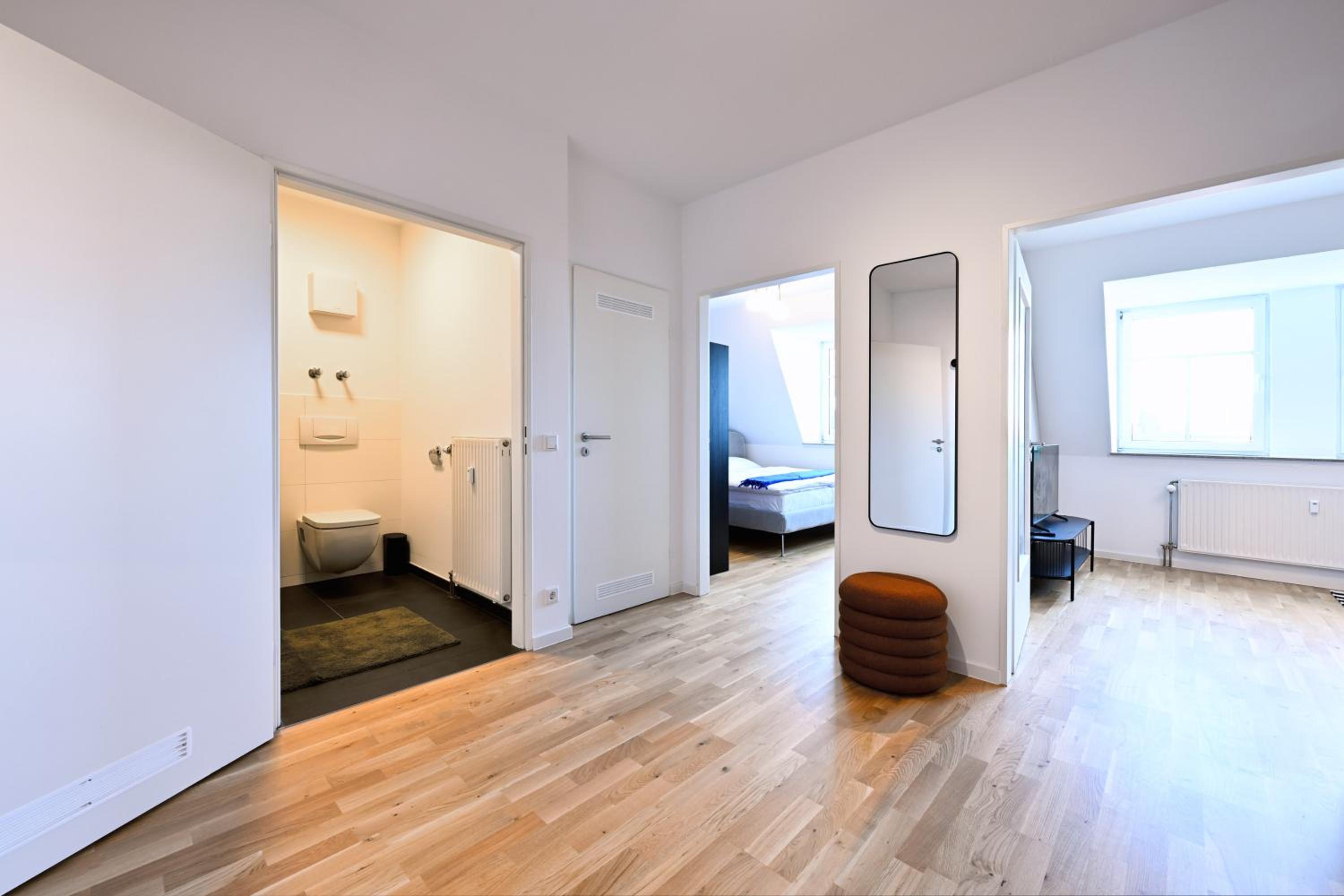 Rosengarten Apartments Fürth, Moderne Serviced Apartments in Citylage, ganze Ferienwohnung 50 m2, nahe Nürnberg, Metro, Sauna, Frühstück & Parkplatz