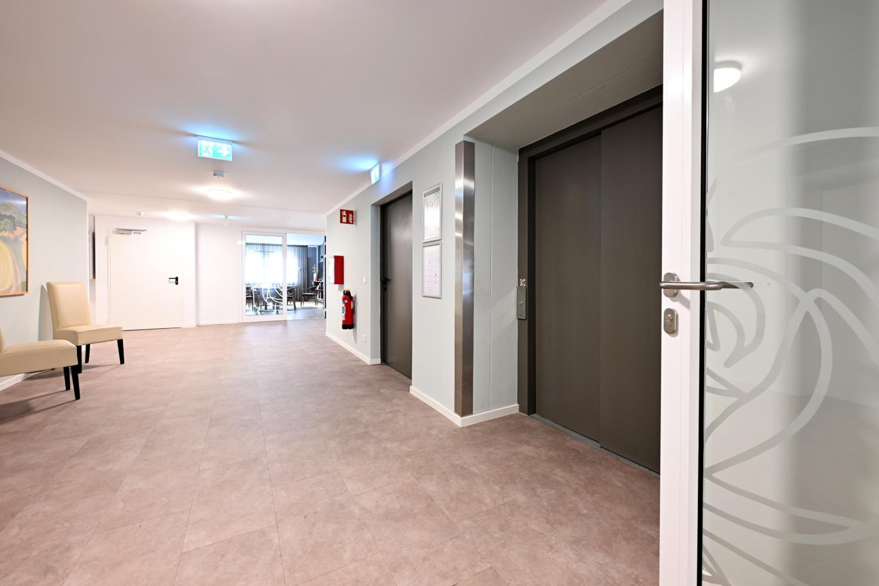 Rosengarten Apartments Fürth, Moderne Serviced Apartments in Citylage, ganze Ferienwohnung 50 m2, nahe Nürnberg, Metro, Sauna, Frühstück & Parkplatz