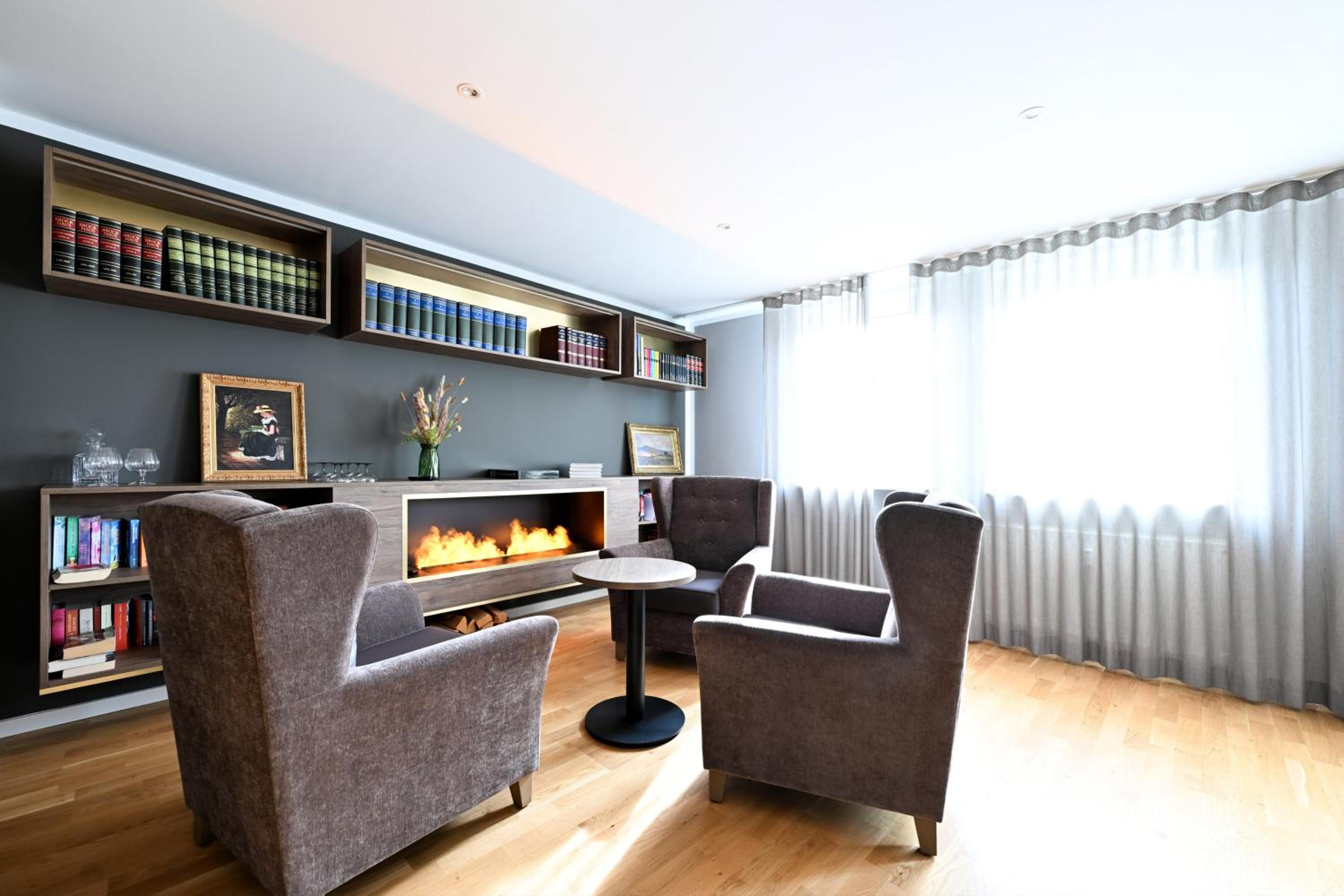 Rosengarten Apartments Fürth, Moderne Serviced Apartments in Citylage, ganze Ferienwohnung 50 m2, nahe Nürnberg, Metro, Sauna, Frühstück & Parkplatz