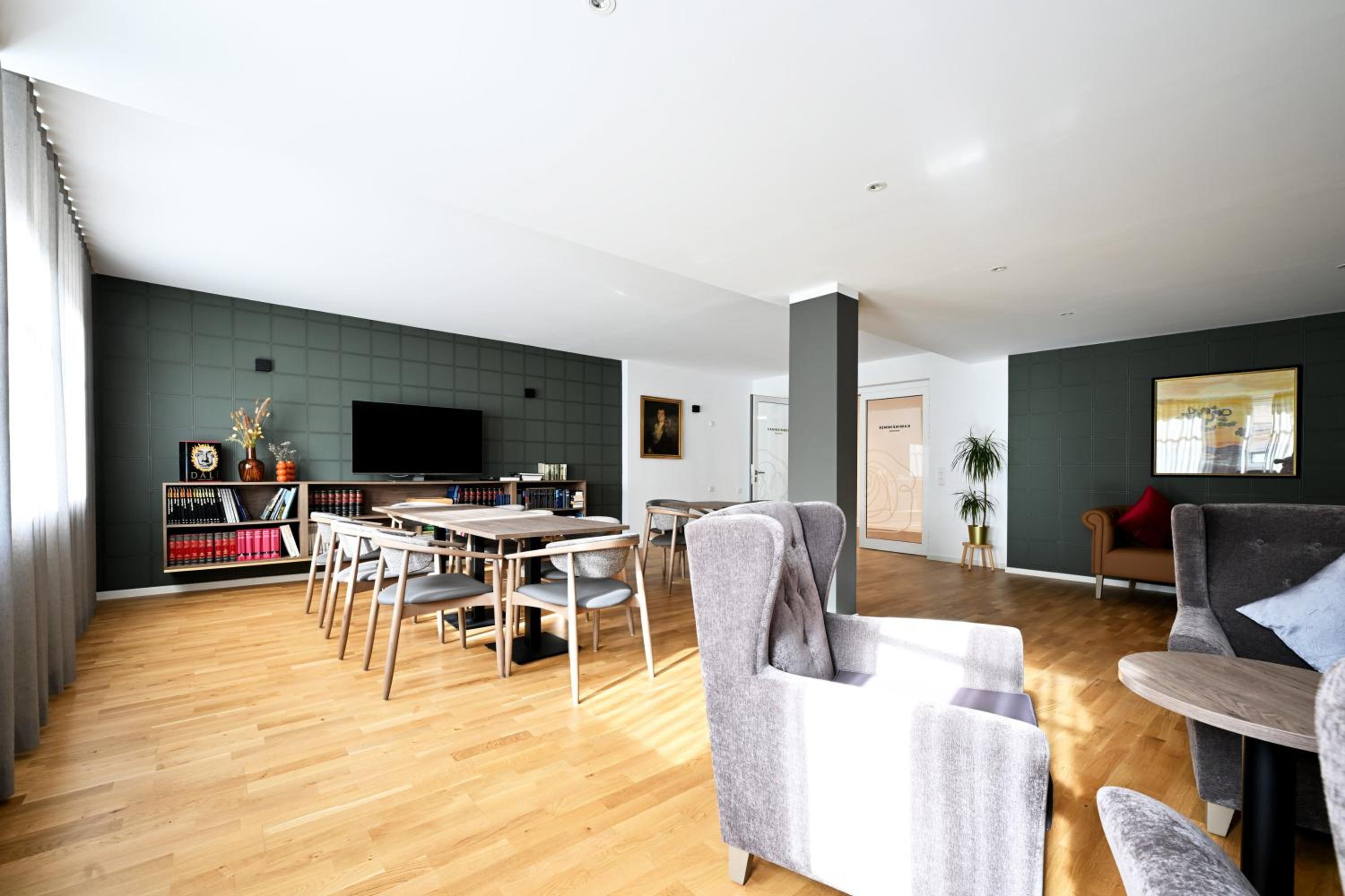 Rosengarten Apartments Fürth, Moderne Serviced Apartments in Citylage, ganze Ferienwohnung 50 m2, nahe Nürnberg, Metro, Sauna, Frühstück & Parkplatz