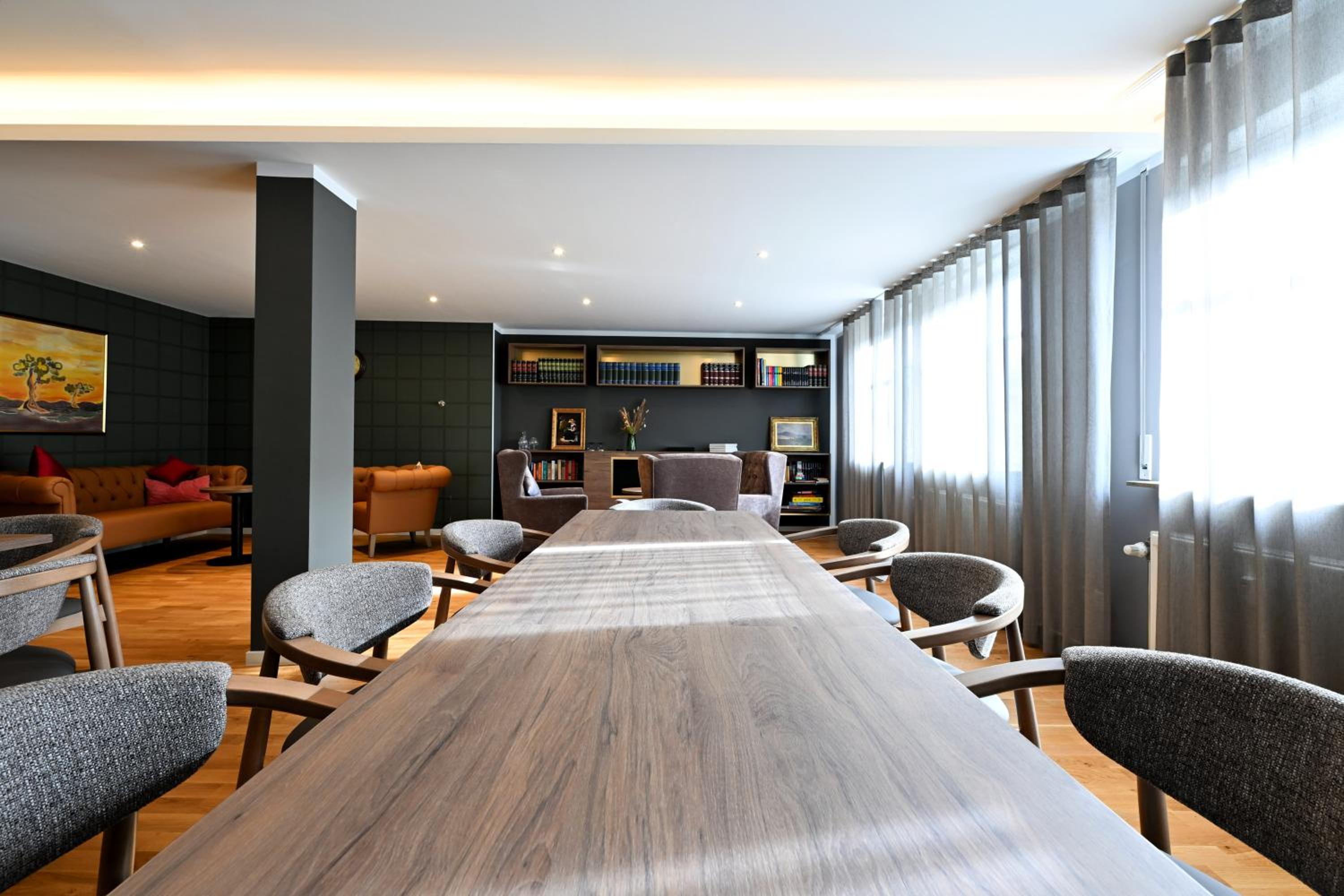 Rosengarten Apartments Fürth, Moderne Serviced Apartments in Citylage, ganze Ferienwohnung 50 m2, nahe Nürnberg, Metro, Sauna, Frühstück & Parkplatz