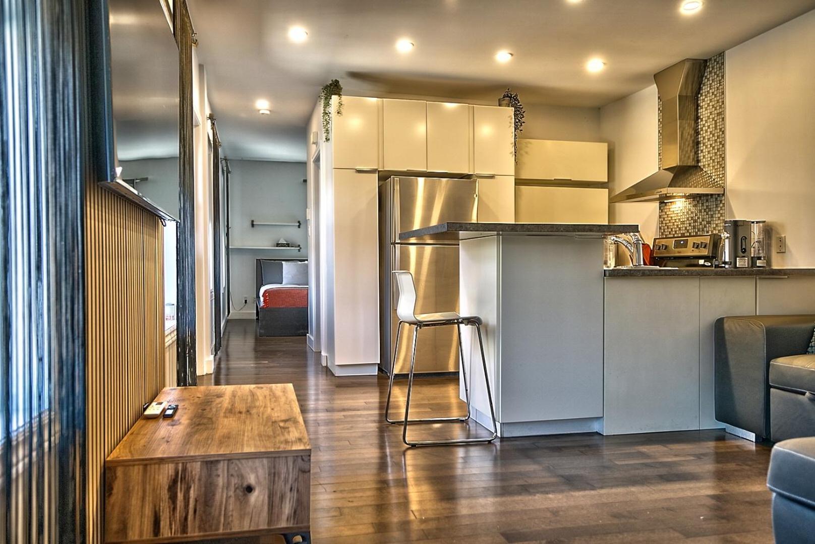 Downtown Sherby - Central, Parking, King Bed, Sleeps 3
