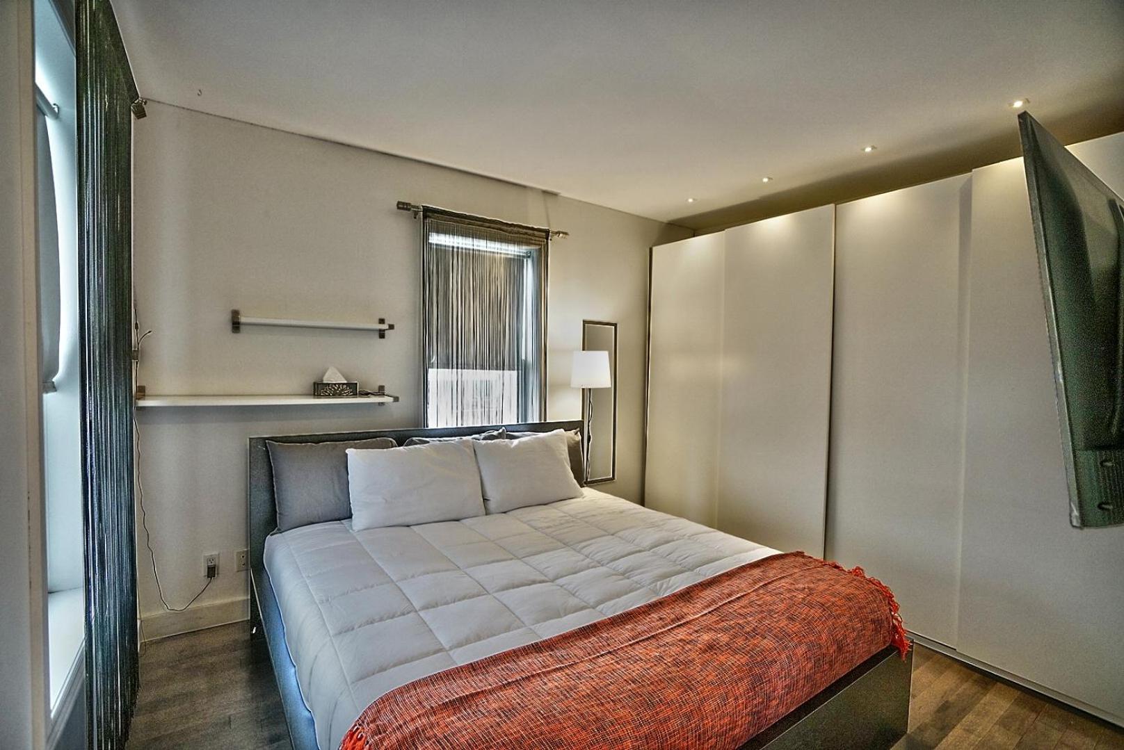Downtown Sherby - Central, Parking, King Bed, Sleeps 3