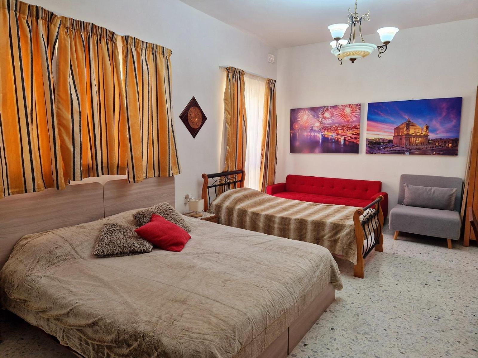Saracini's Homestay - Property Image 23
