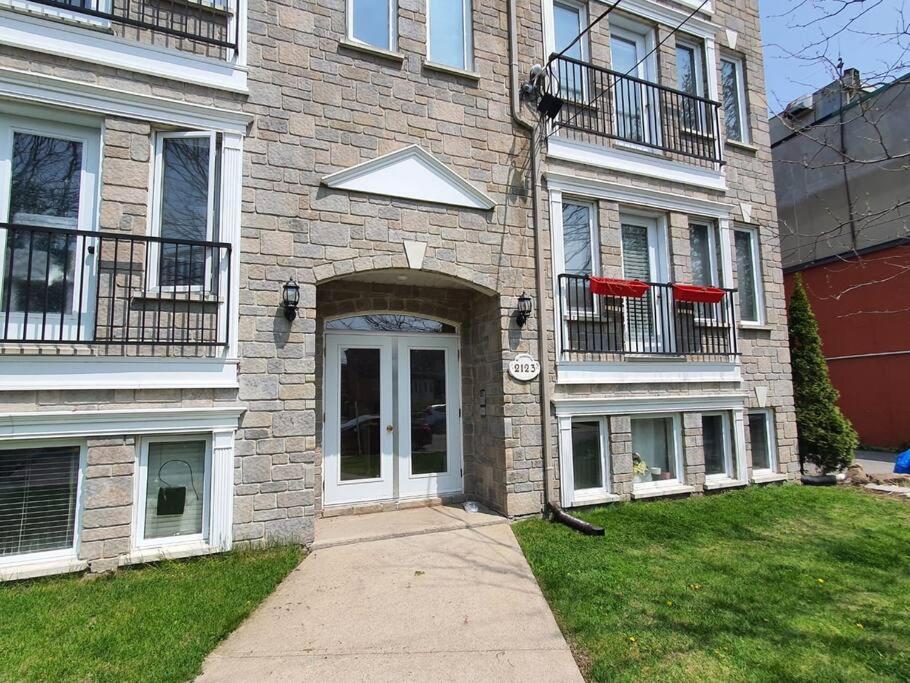 3 Bedrooms Large Apartment - NDG