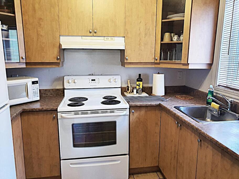 3 Bedrooms Large Apartment - NDG