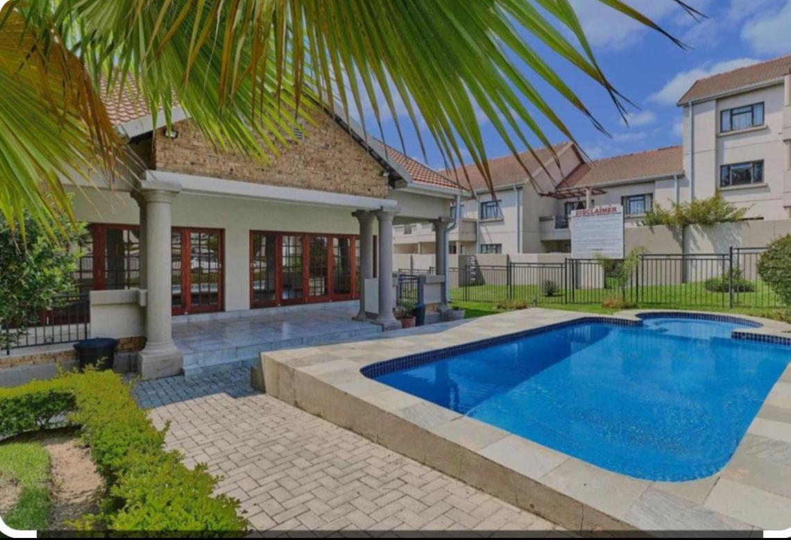 2 bedroom Apartment Broadacres Fourways