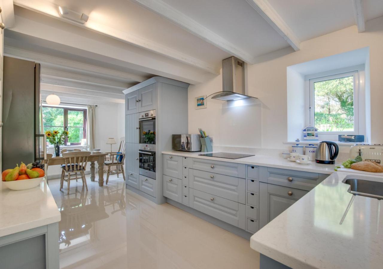 3 Bed in Gunwalloe oc-p00858
