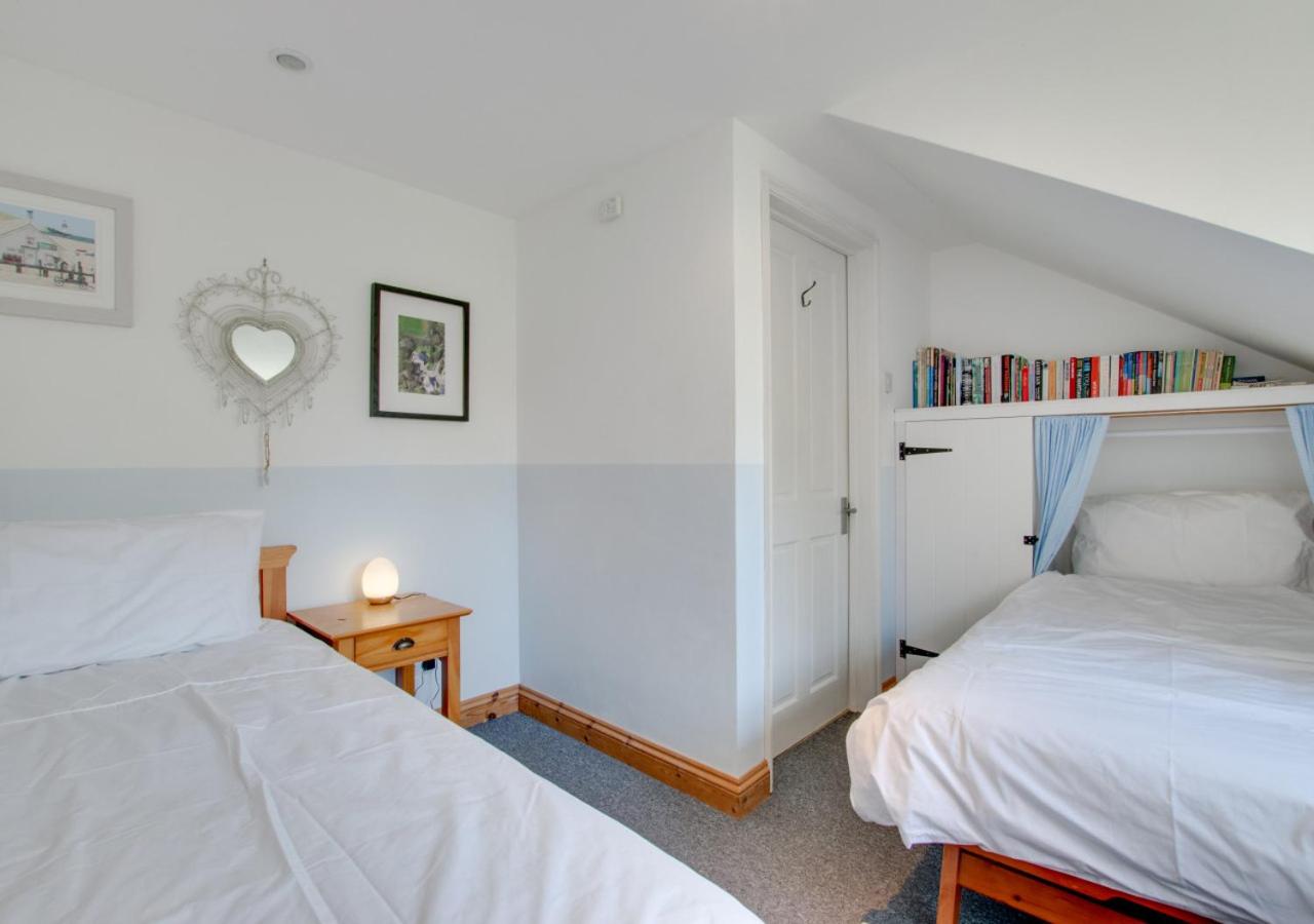 3 Bed in Gunwalloe oc-p00858