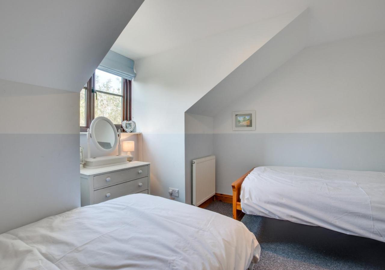 3 Bed in Gunwalloe oc-p00858
