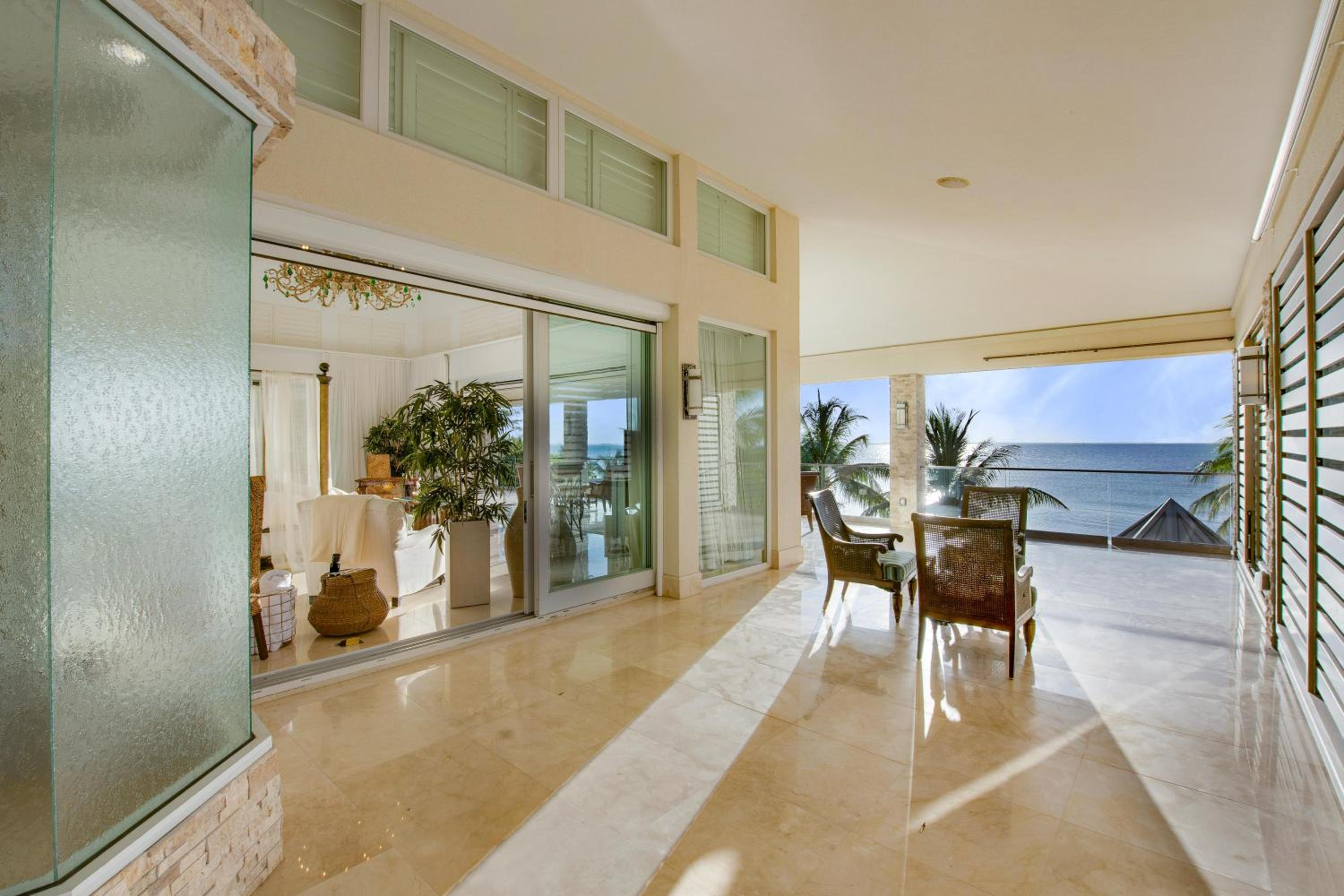 Paradis Sur Mer 6BR Rum Point view 4