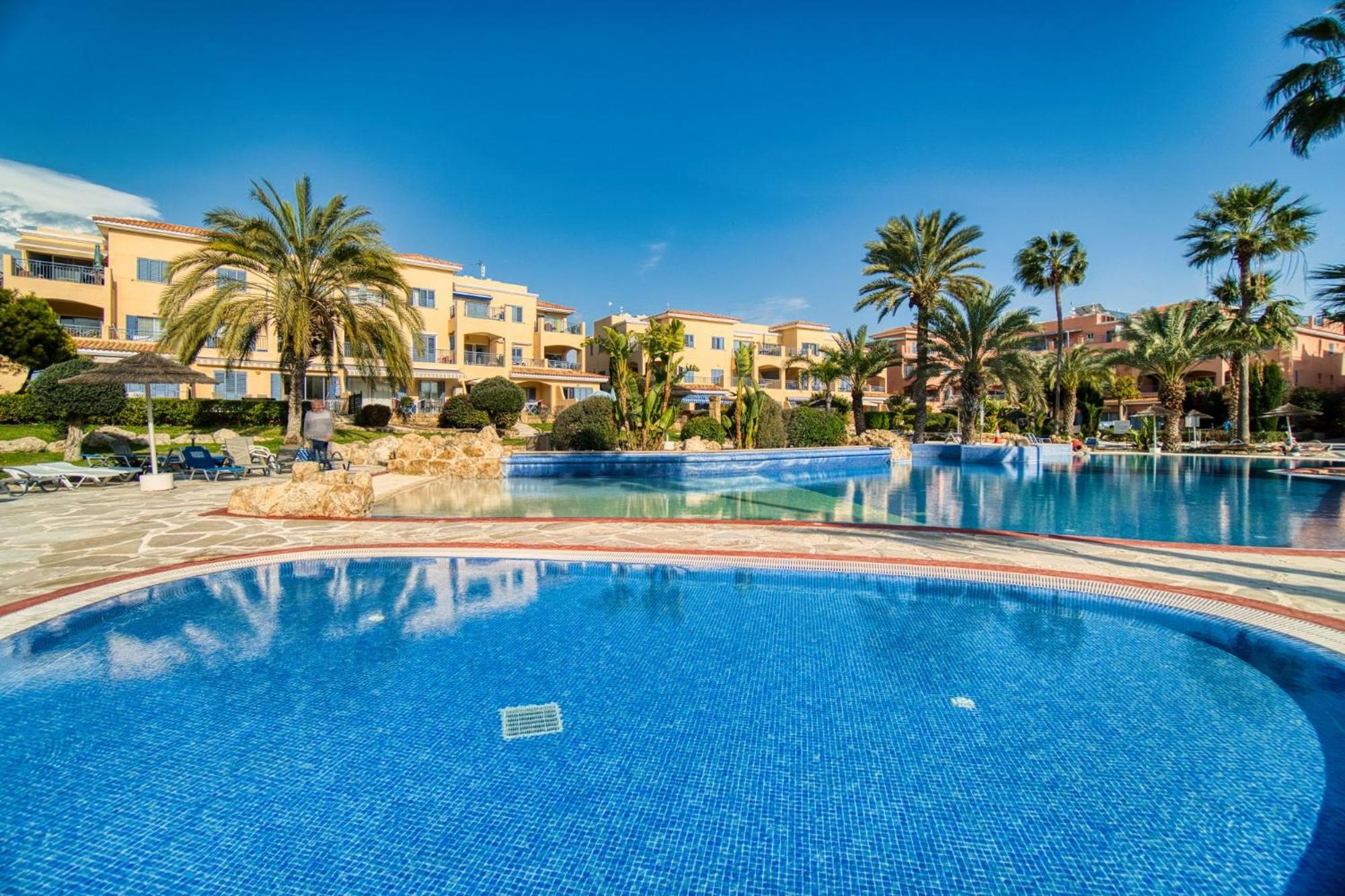 Limnaria Gardens H 202
