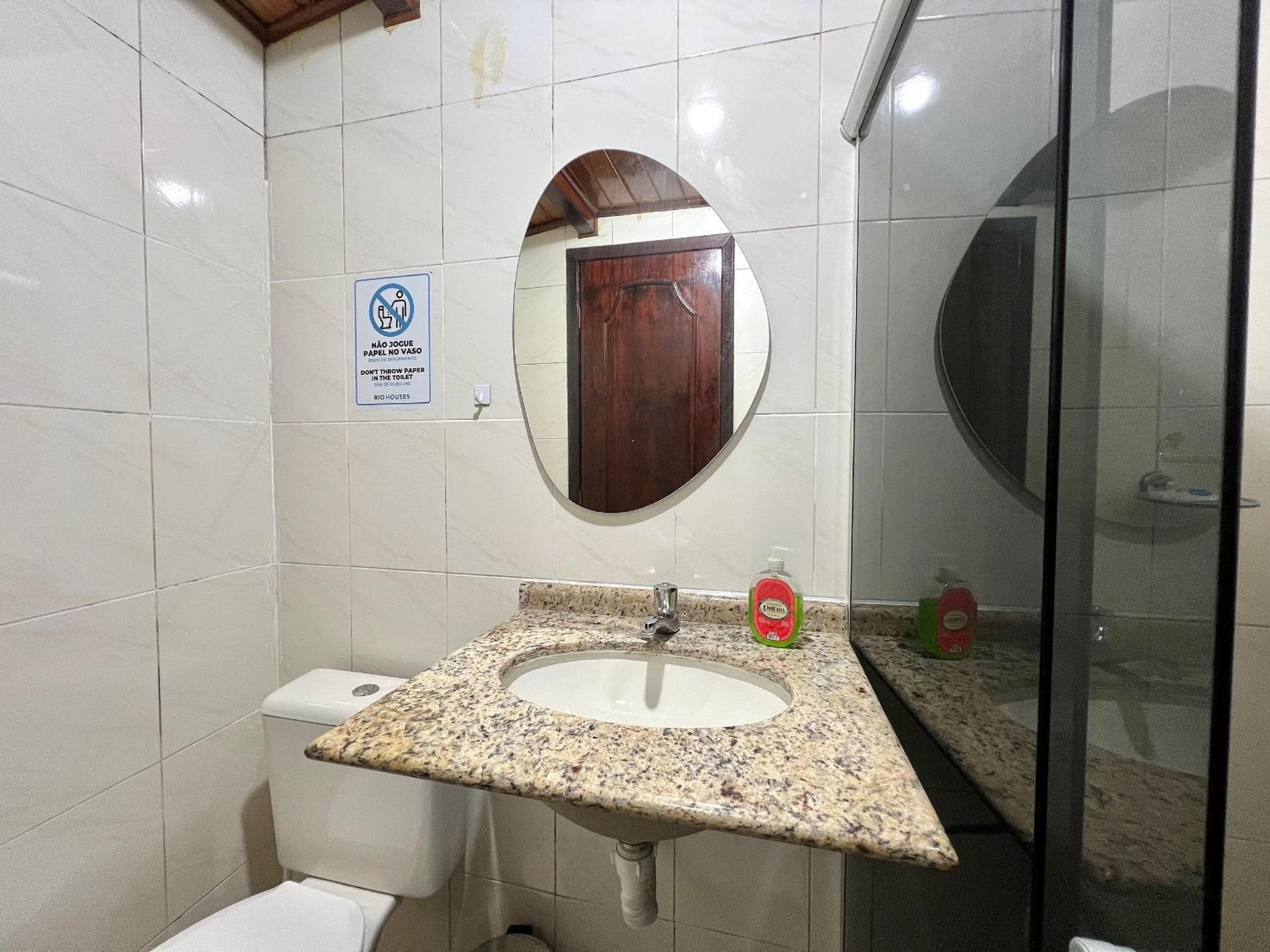 Silencioso com 1 quarto em Copacabana - 450m do metrô