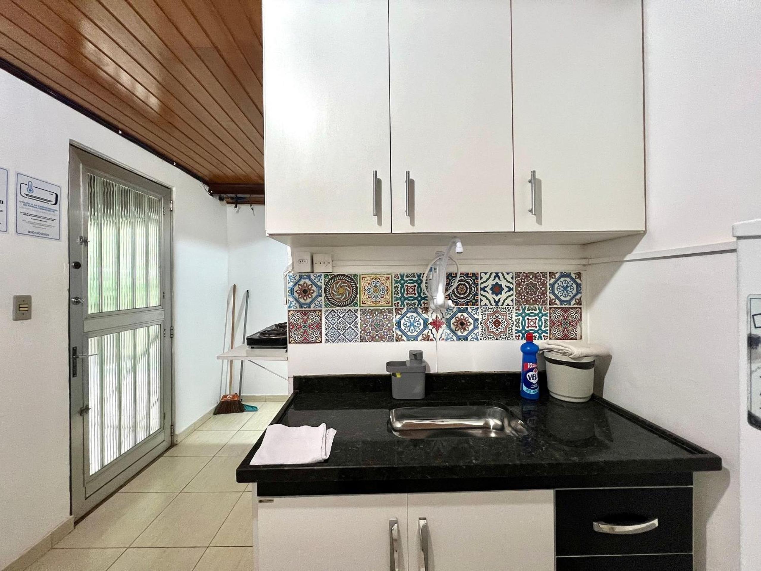 Silencioso com 1 quarto em Copacabana - 450m do metrô