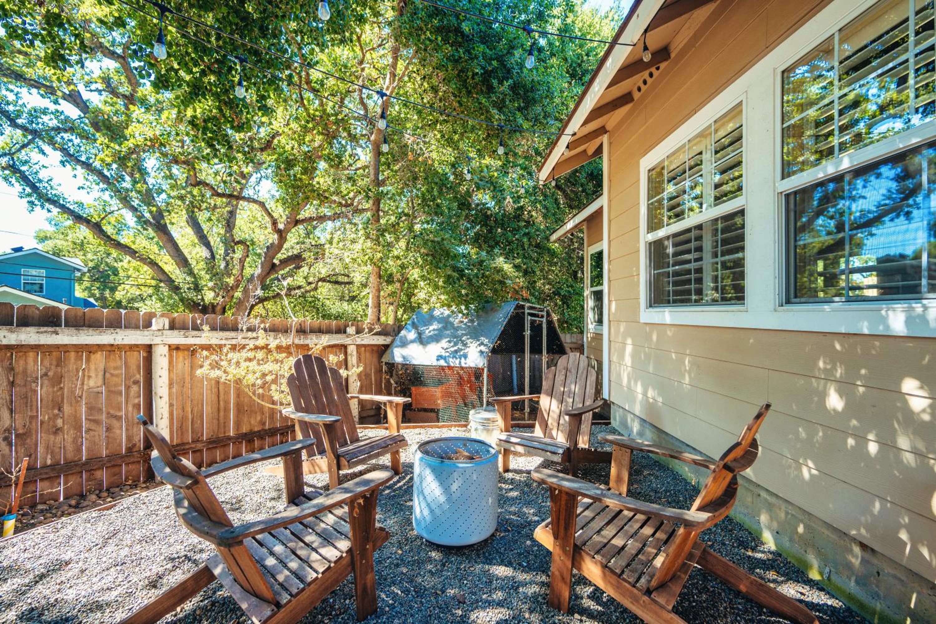 Lavender & Vine - Downtown Retreat with Hot Tub and Fire Pit! view 2