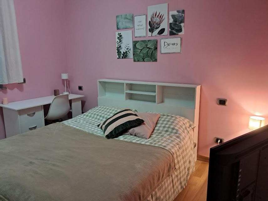 Cozy apartment in villa 4 PAX- Milano Nord - 200 MT train station to city center, Stazione centrale, Cadorna, airports - private parking place view 4