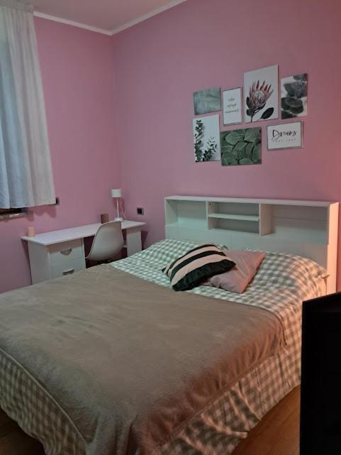 Cozy apartment in villa 4 PAX- Milano Nord - 200 MT train station to city center, Stazione centrale, Cadorna, airports - private parking place view 5