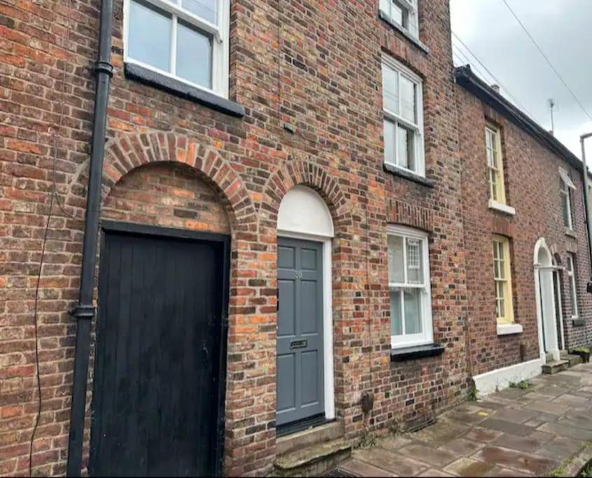 Modern Luxury 4 Bed House in Heart of Macclesfield
