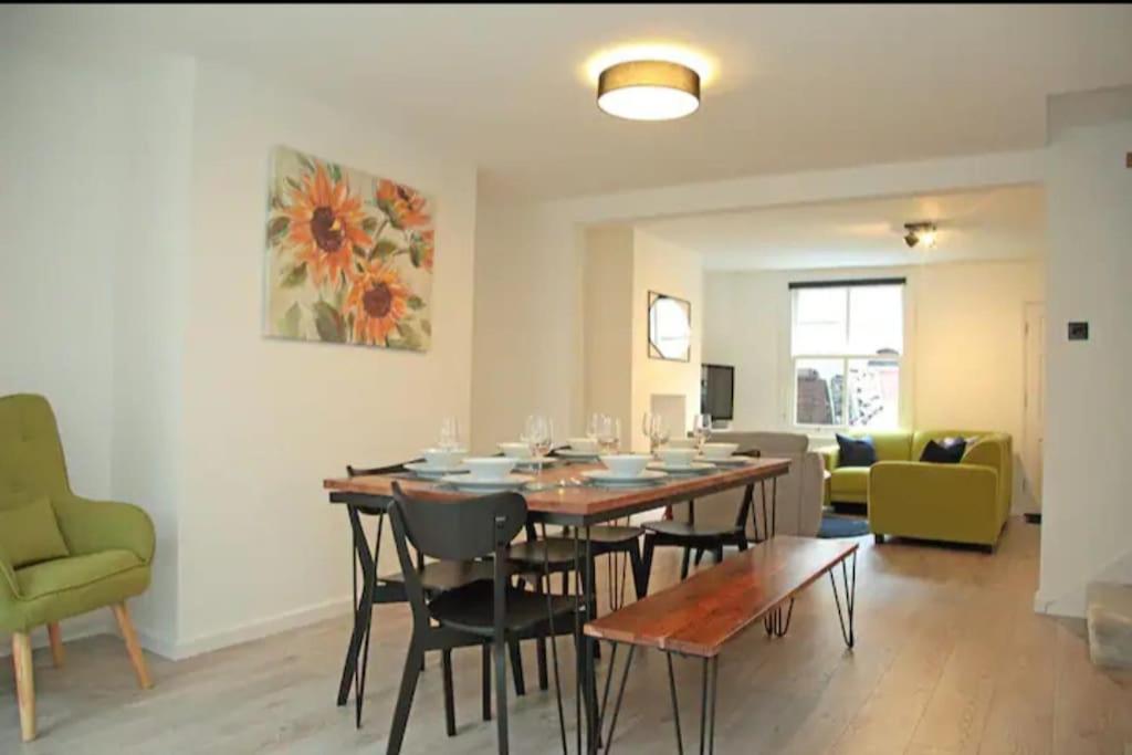 Modern Luxury 4 Bed House in Heart of Macclesfield