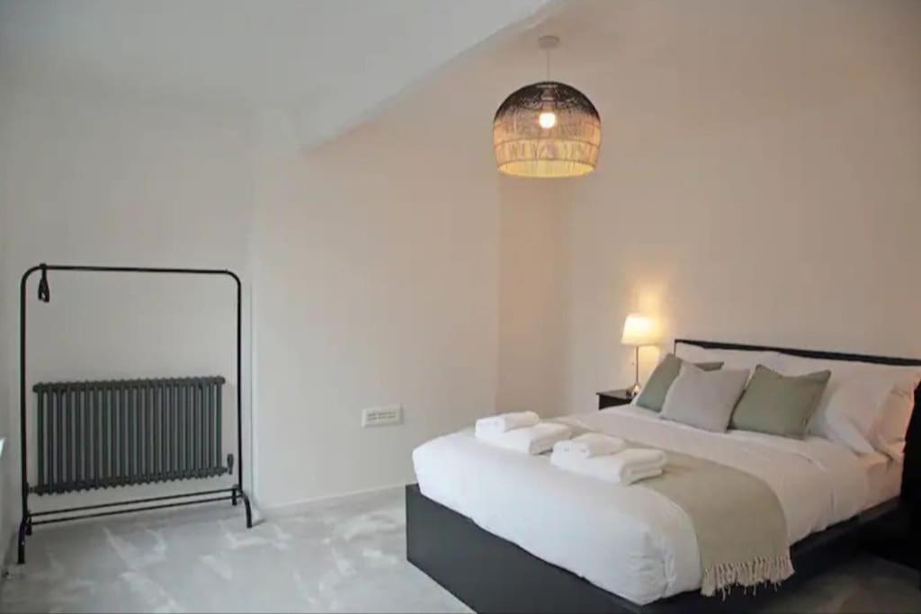Modern Luxury 4 Bed House in Heart of Macclesfield