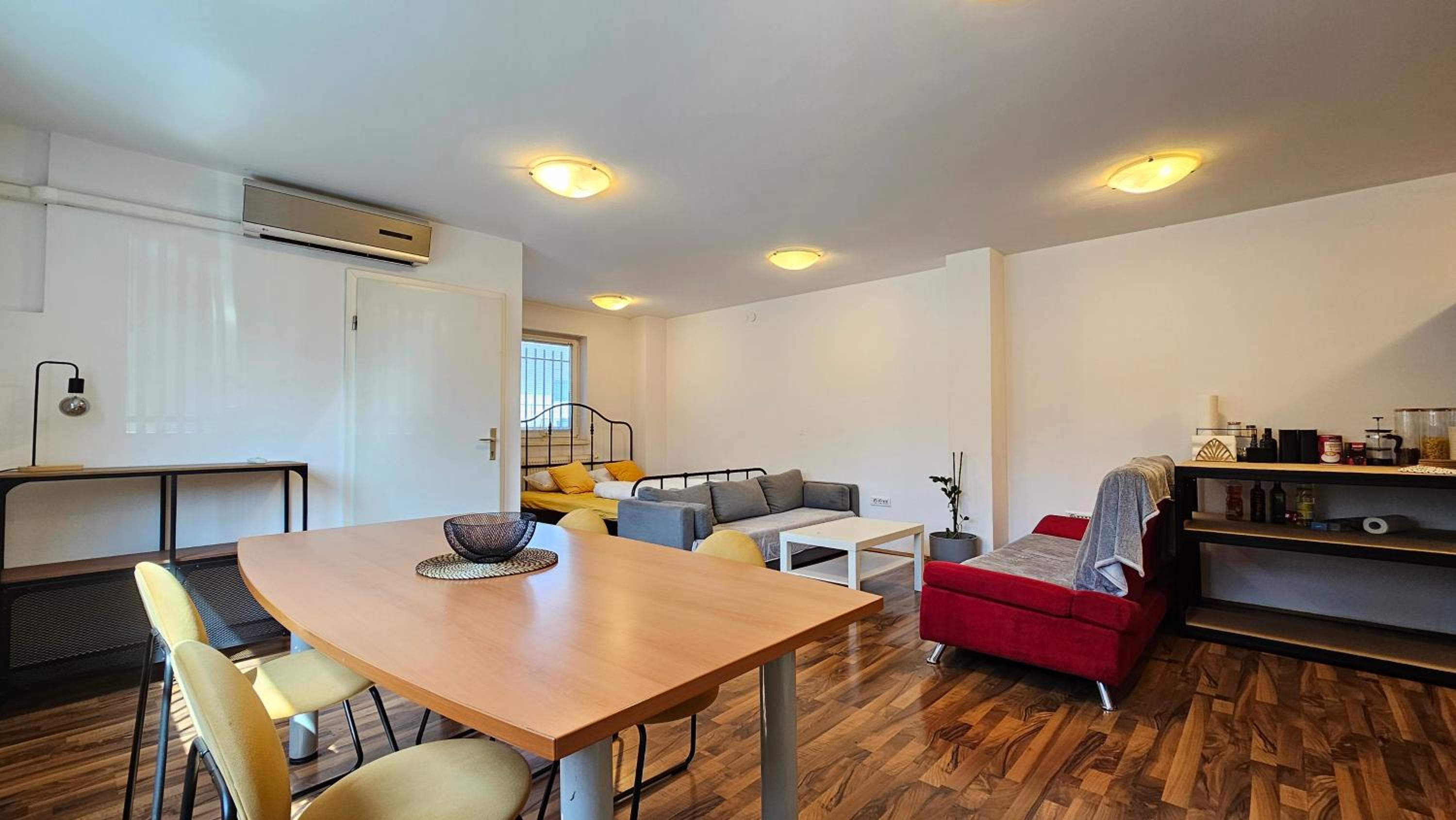 Industrial vibe flat