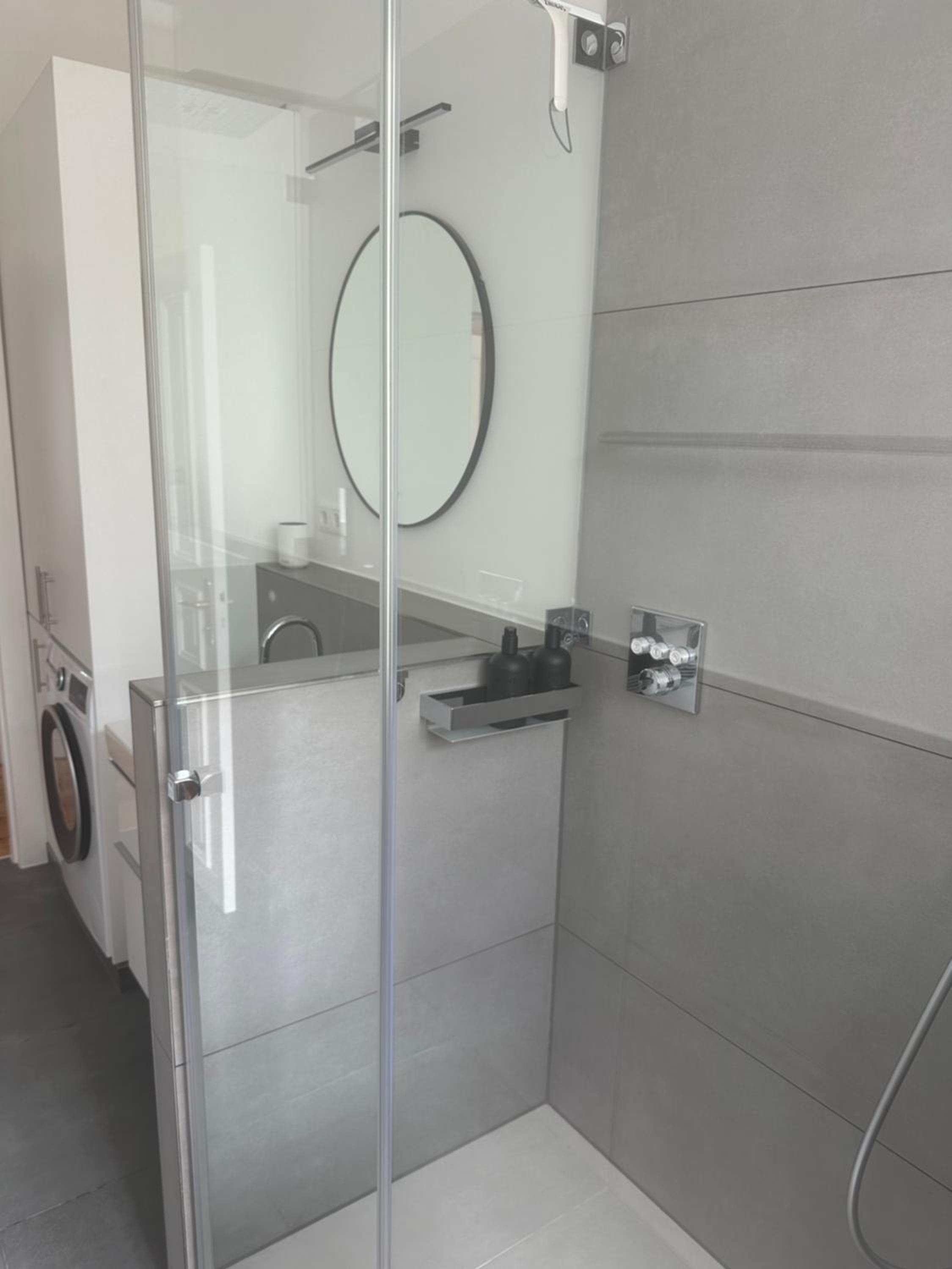 Frisch sanierte Altbauwohnung Helmholtzplatz