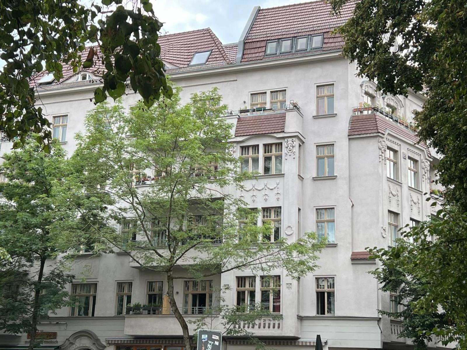 Frisch sanierte Altbauwohnung Helmholtzplatz