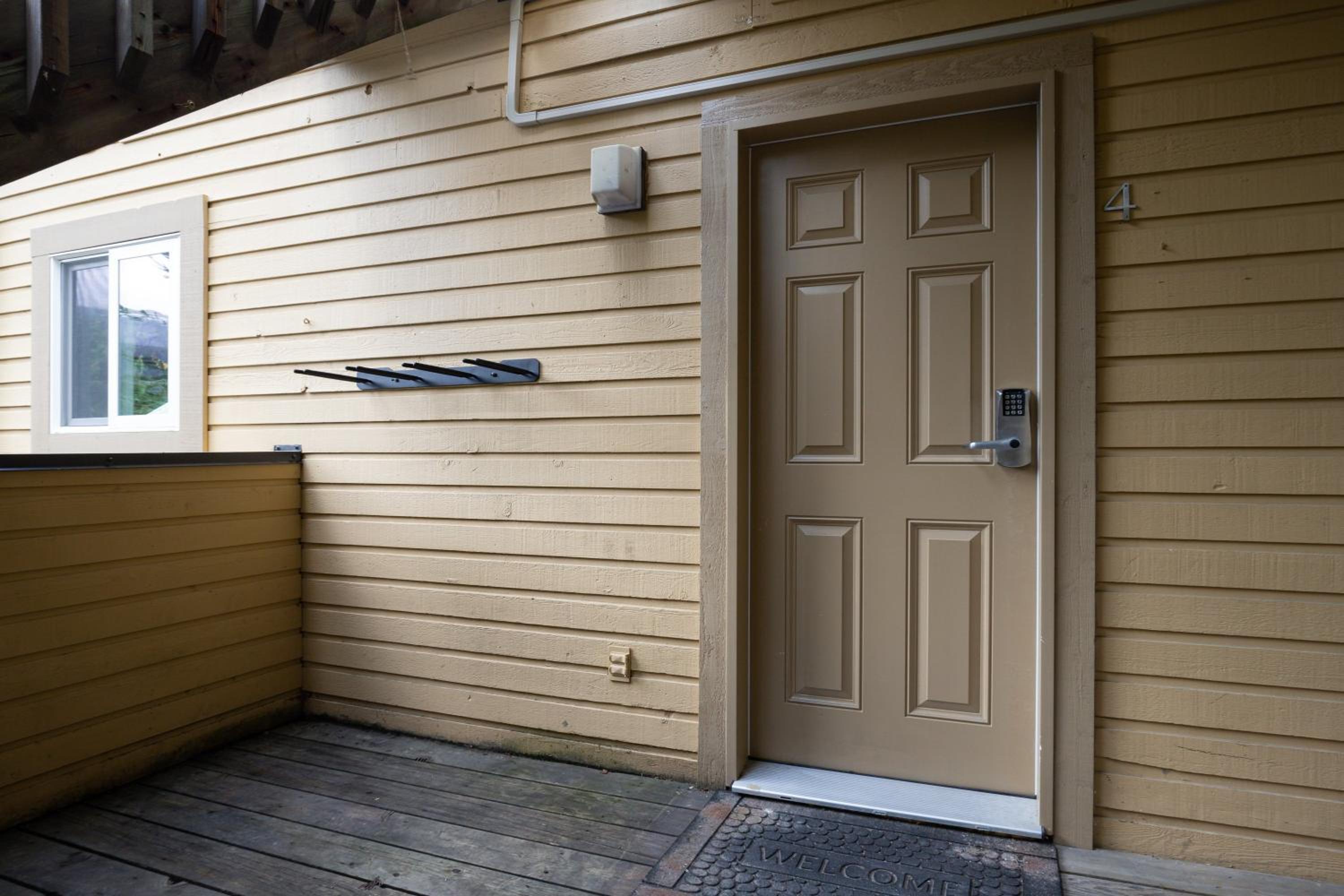 1BR in Gondola Village, Near Gondola, Free Parking, Updated Unit, Incredible Location