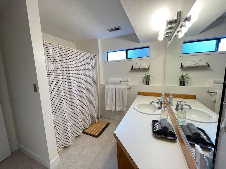 Posh PDX Penthouse with Atrium Views view 4