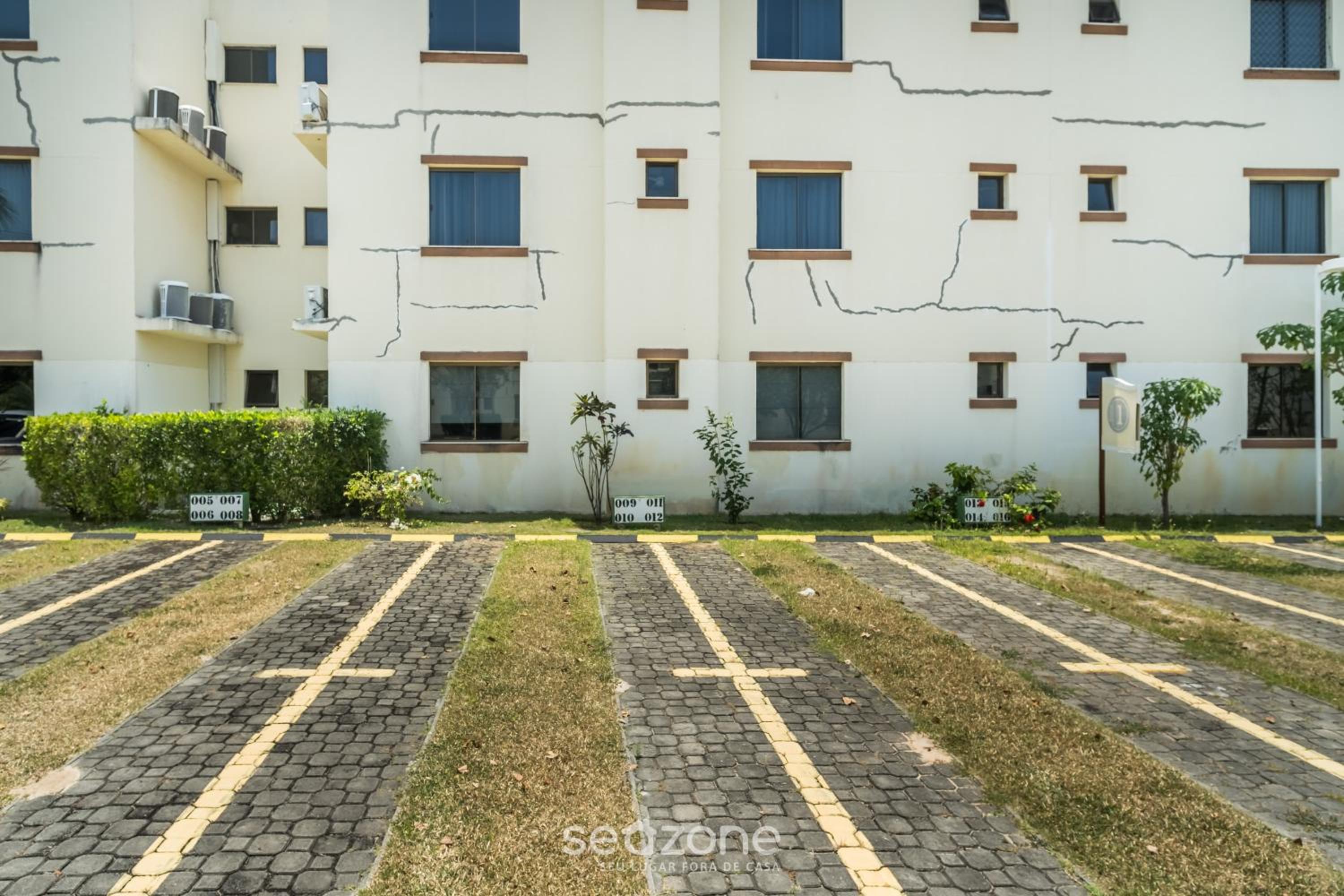 Comfortable apartment w pool in Guarajuba GCH0201.
