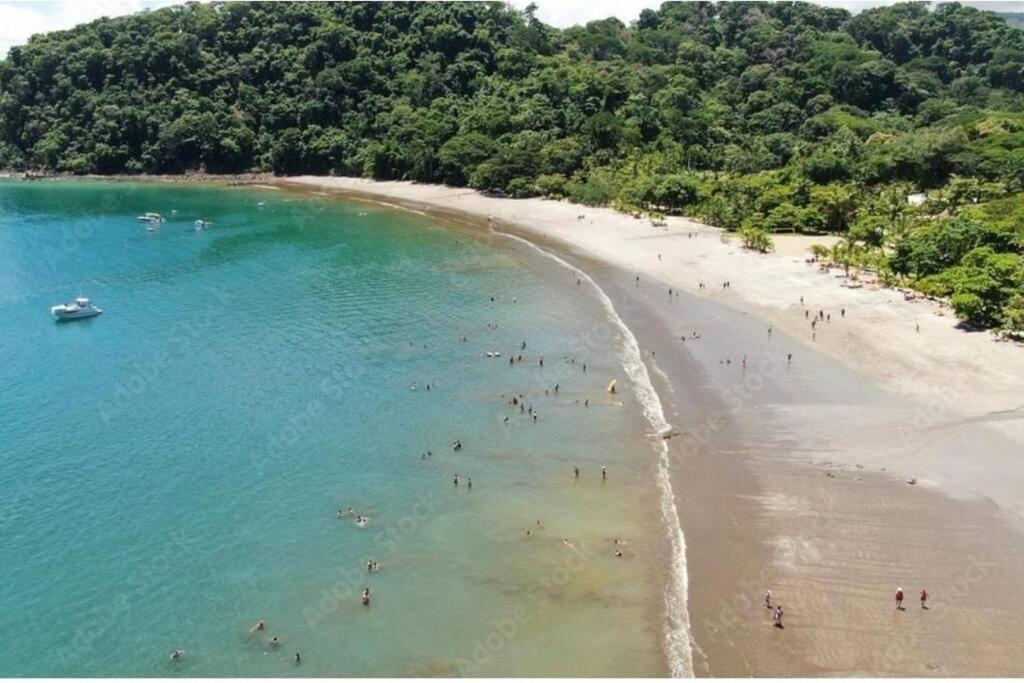 Casa grande cerca de playa Punta Leona