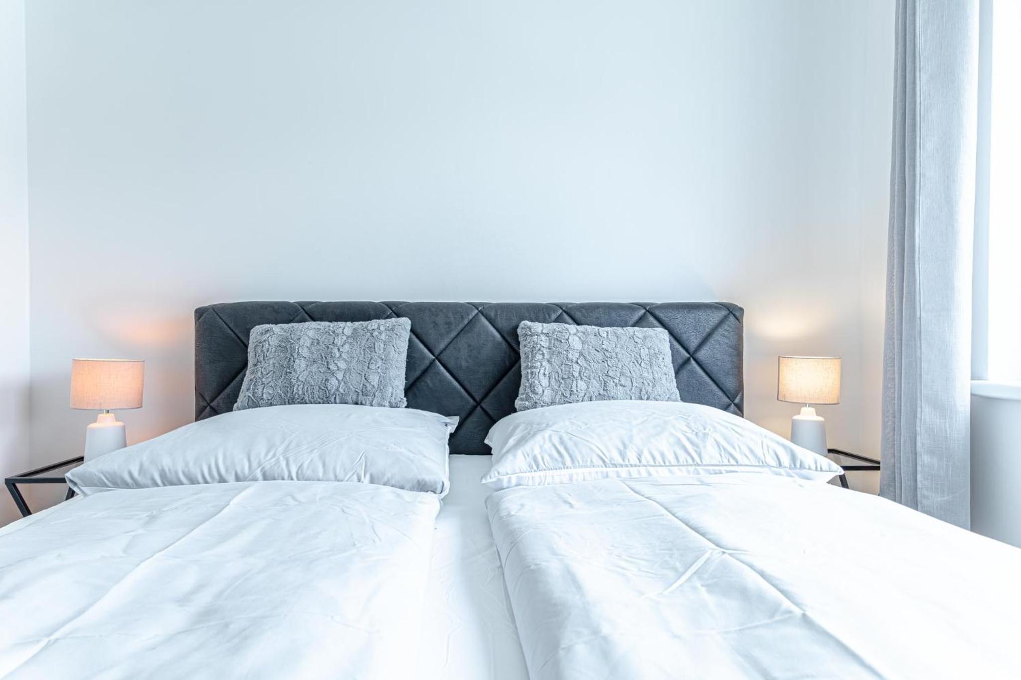 Modern & Stylish 1BR, 1LR Apartment at Vienna Center