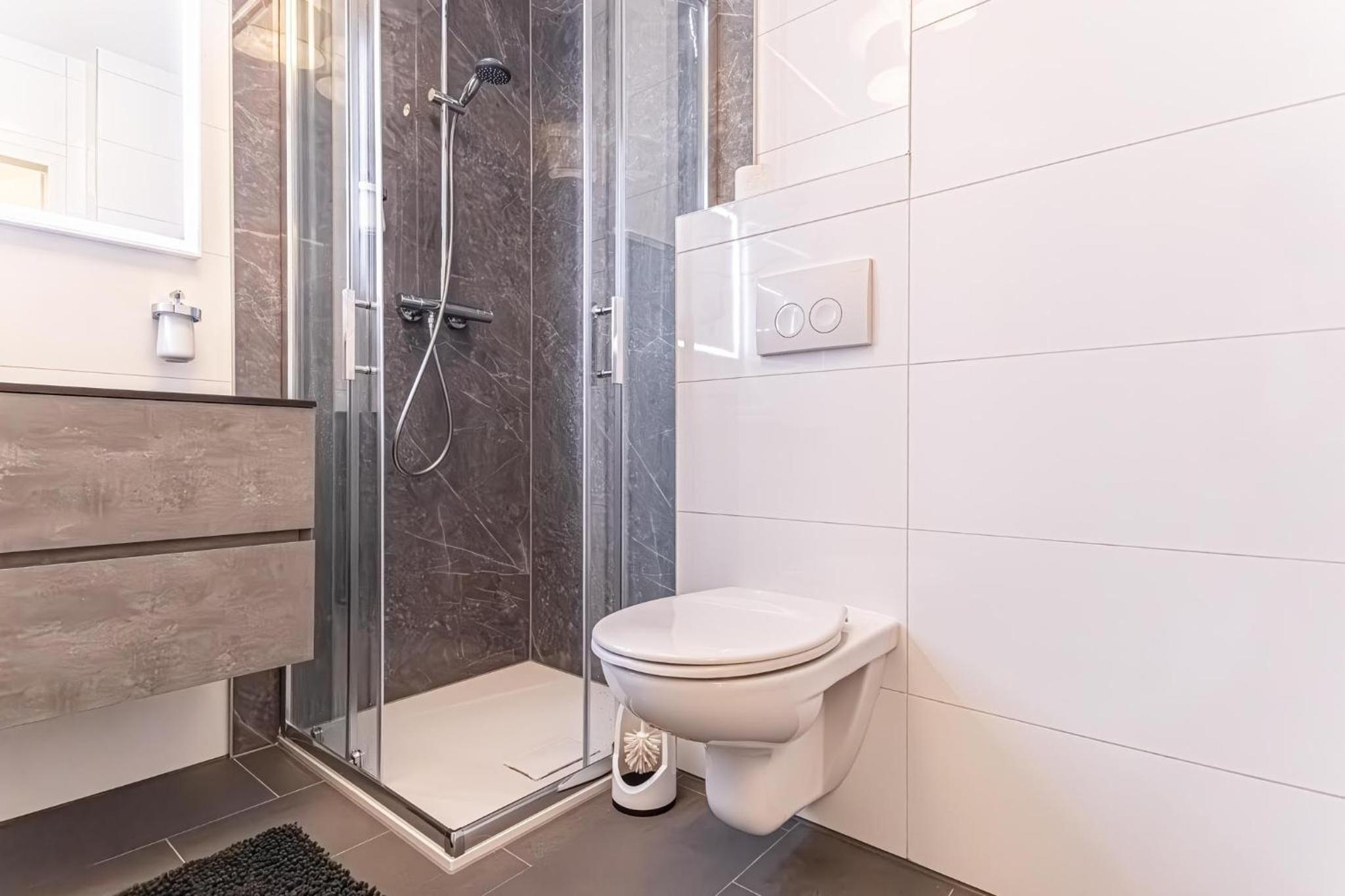 Modern & Stylish 1BR, 1LR Apartment at Vienna Center