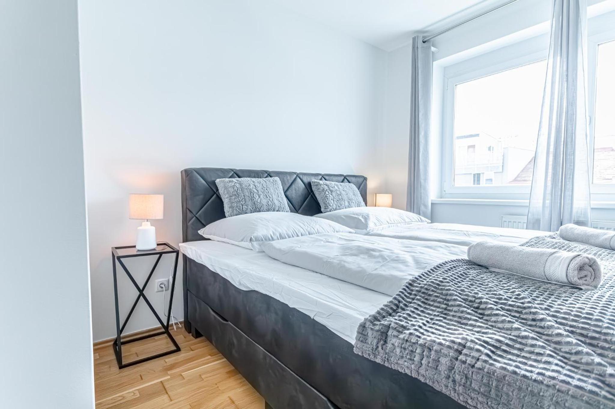 Modern & Stylish 1BR, 1LR Apartment at Vienna Center