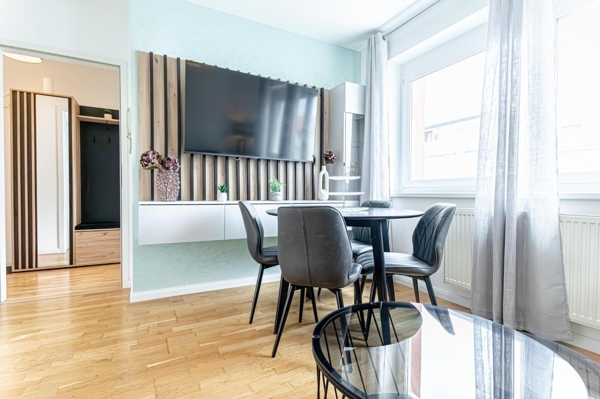 Modern & Stylish 1BR, 1LR Apartment at Vienna Center