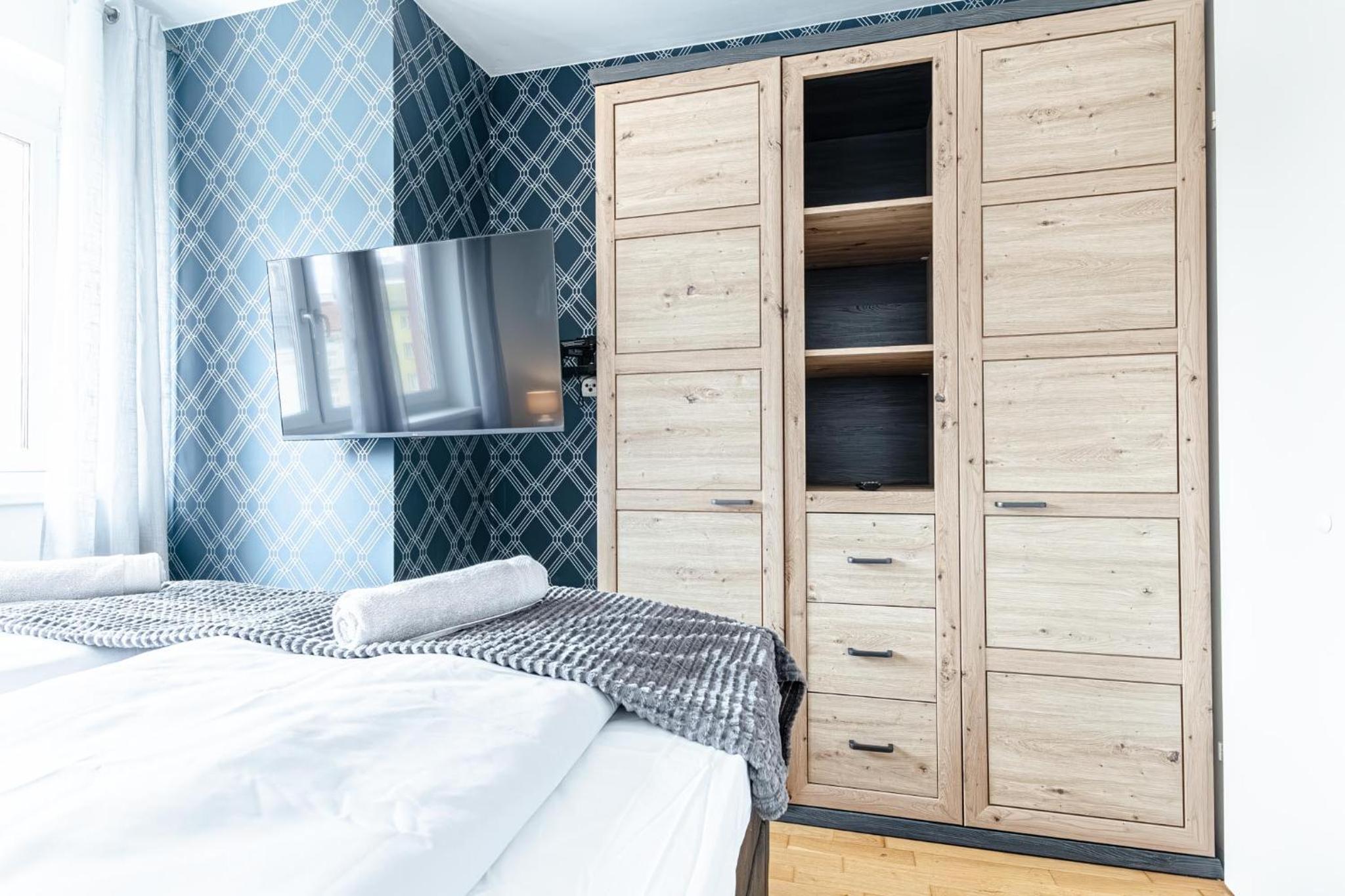 Modern & Stylish 1BR, 1LR Apartment at Vienna Center