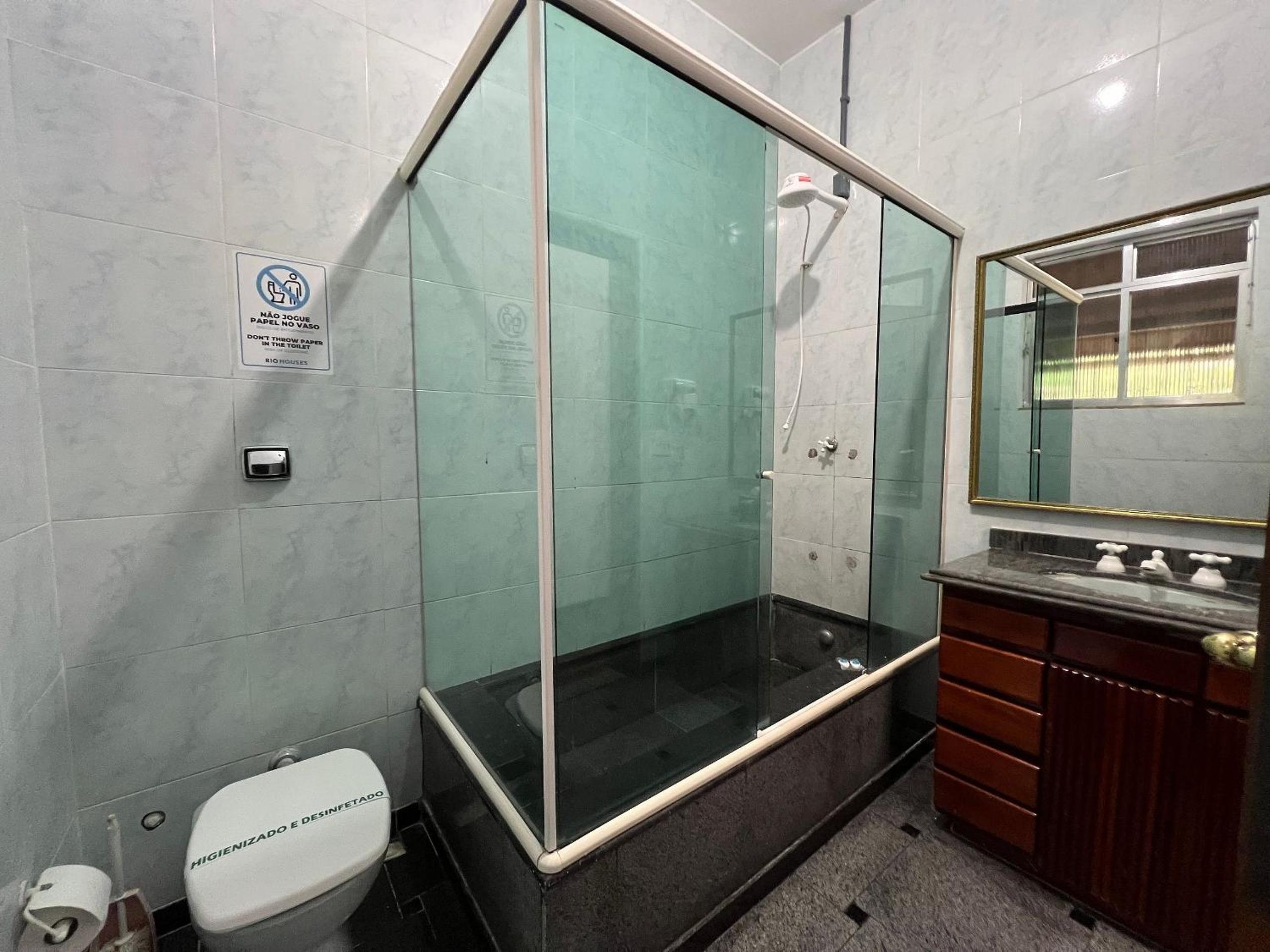 House in Copacabana - 2 Suites