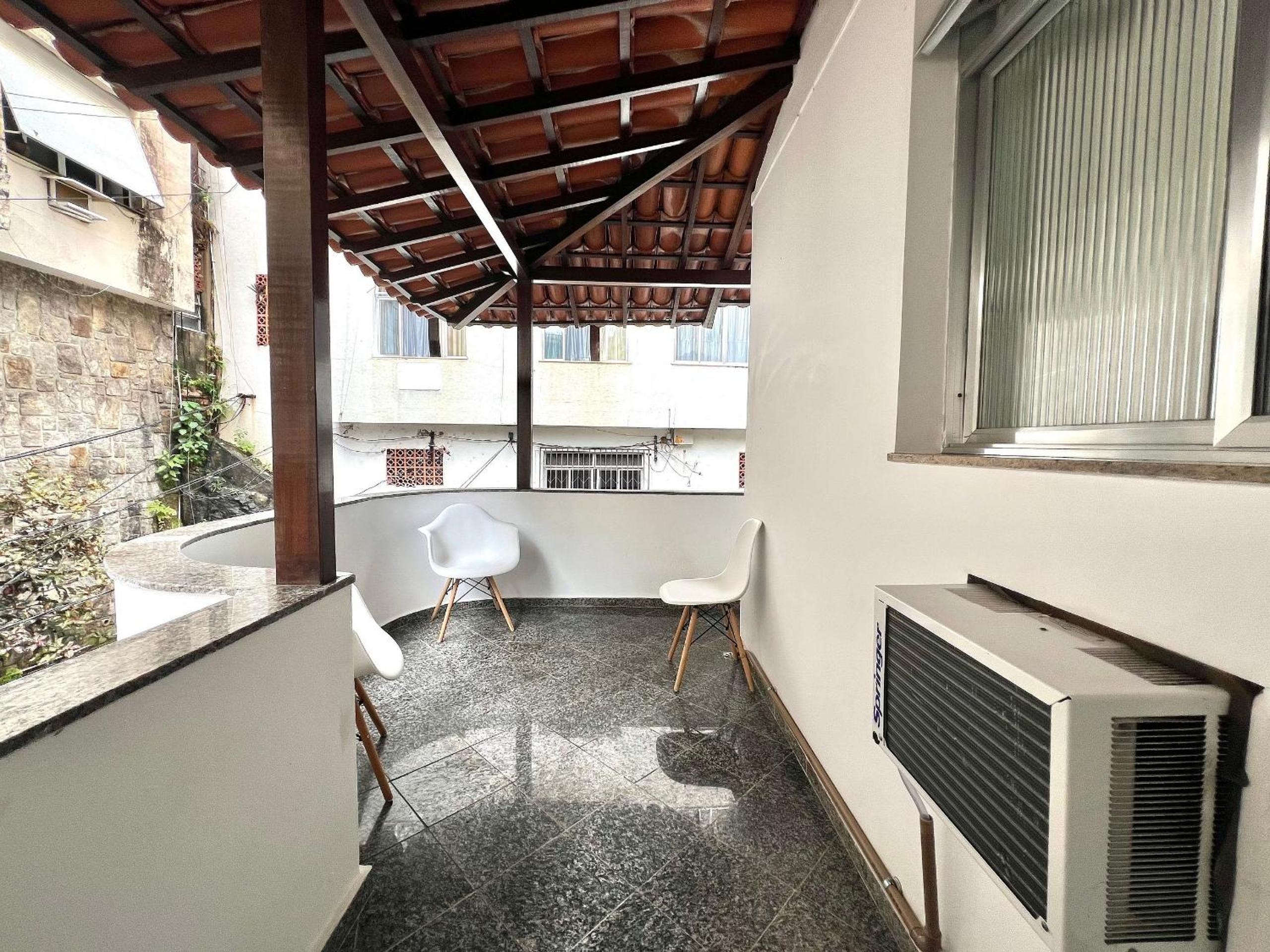 House in Copacabana - 2 Suites