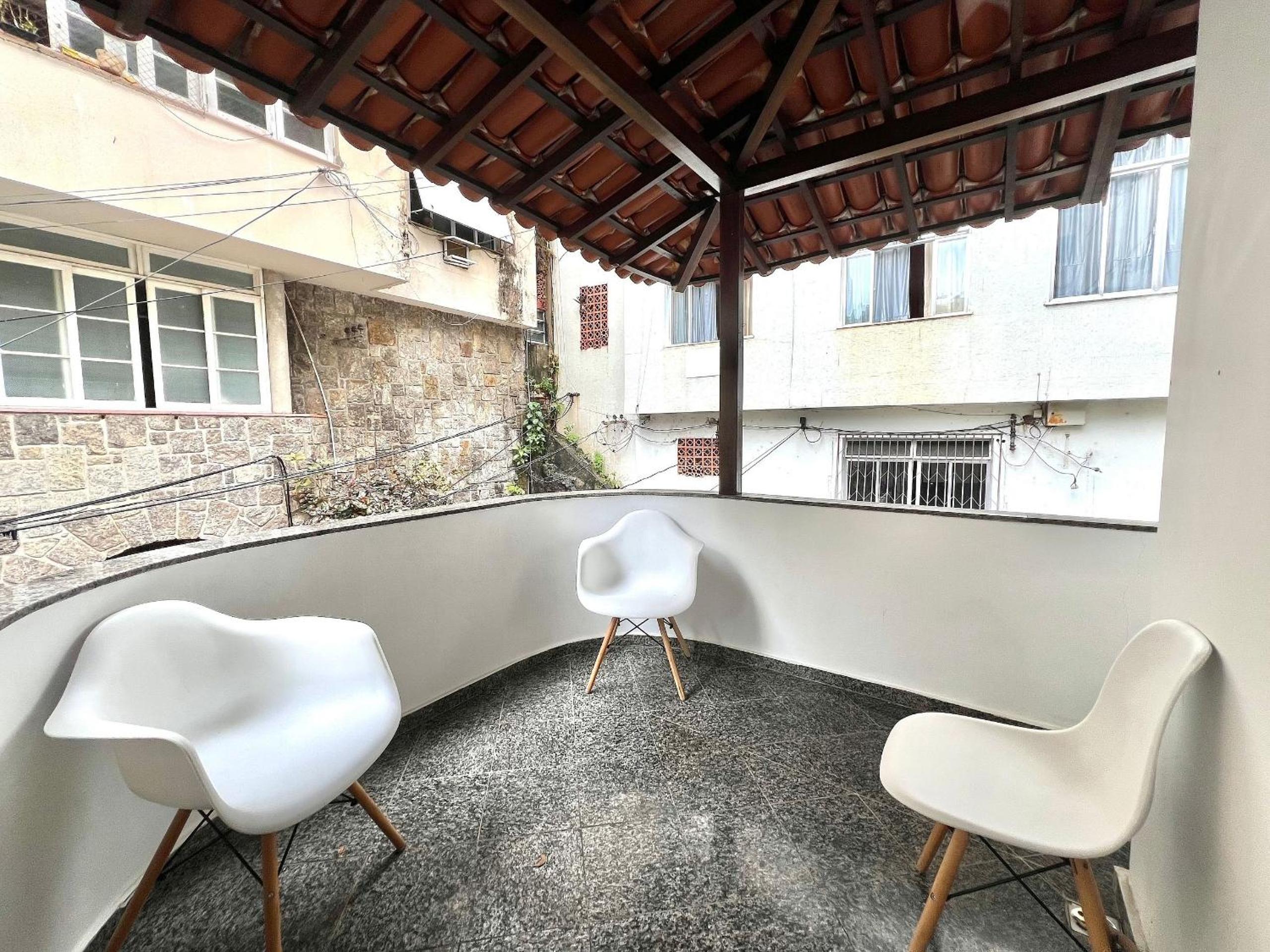 House in Copacabana - 2 Suites
