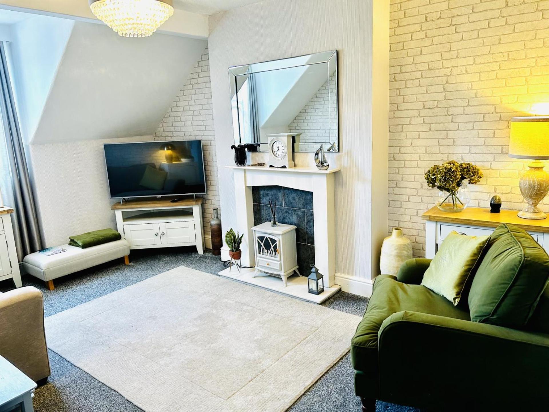 Willesden, Apartment 2, A beautifully furnished and spacious apartment located in the heart of Llandudno view 2
