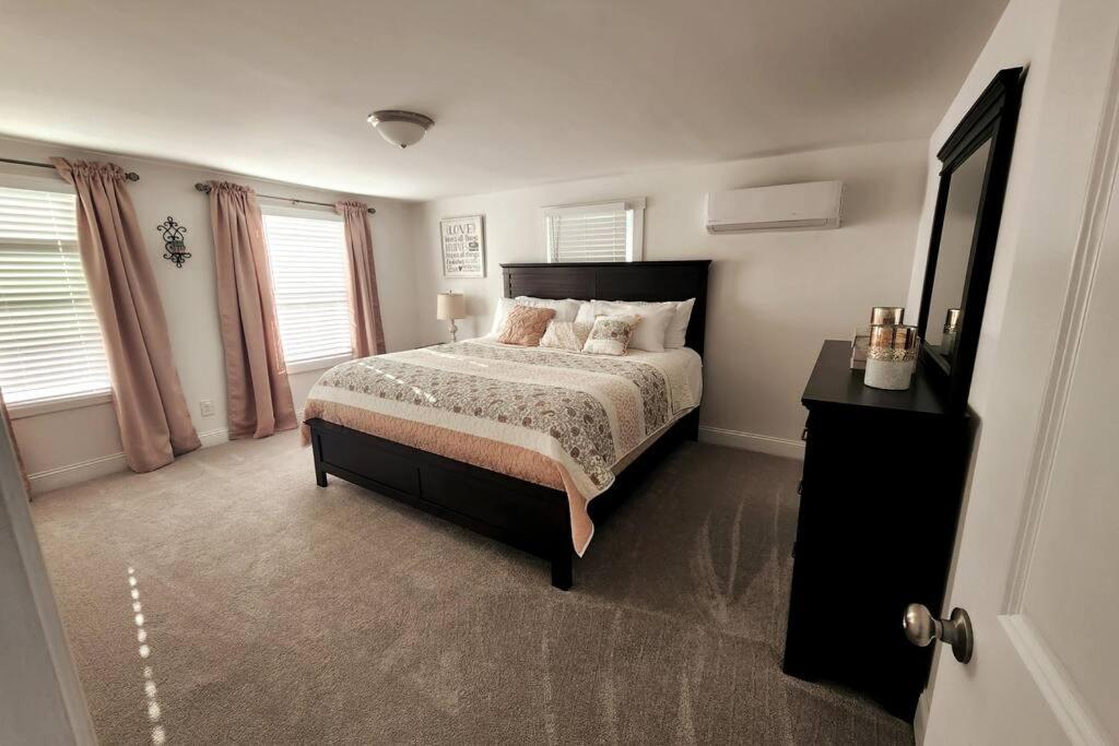 Cute and Cozy 2bed-4 Miles to LU view 4