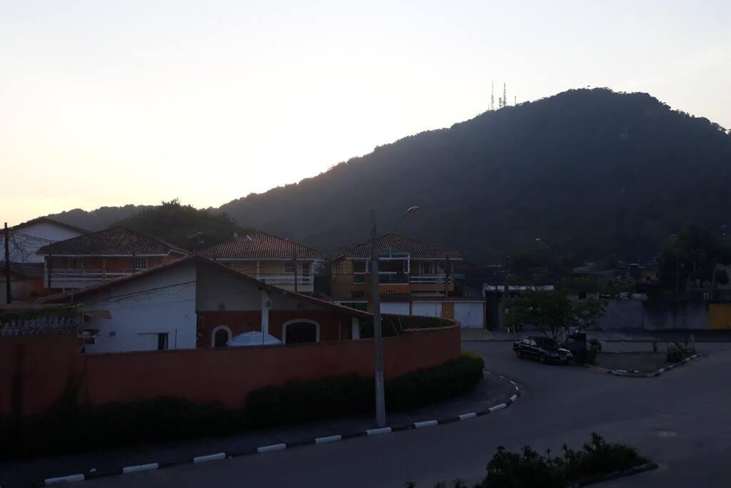 cond vila nobre Enseada Guarujá 800 mts da Praia