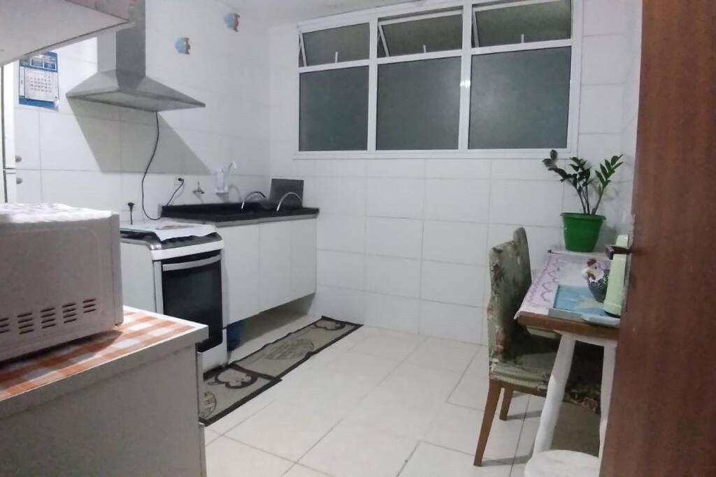 cond vila nobre Enseada Guarujá 800 mts da Praia