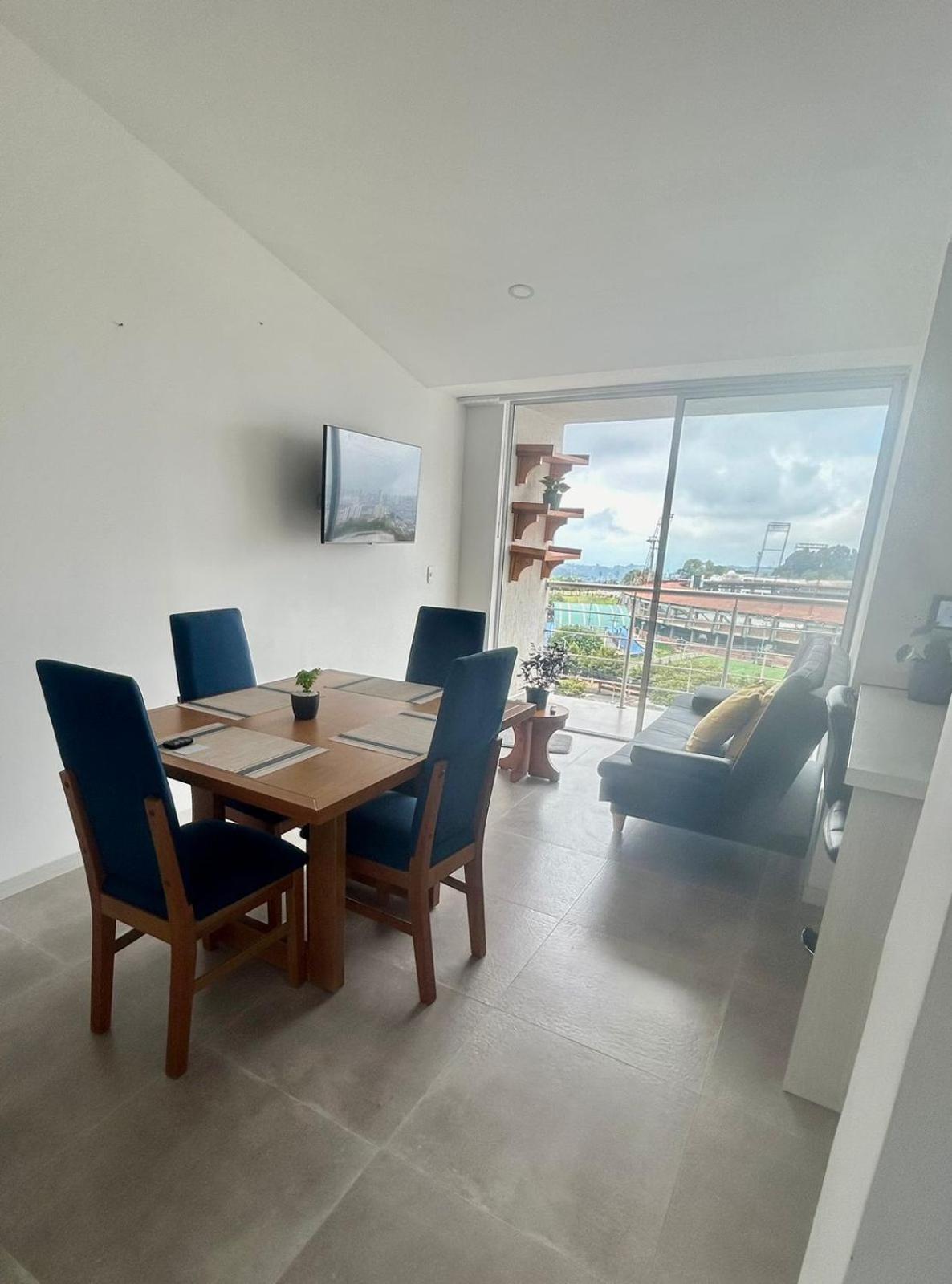 Spacious and Luxurious -Stratum 6