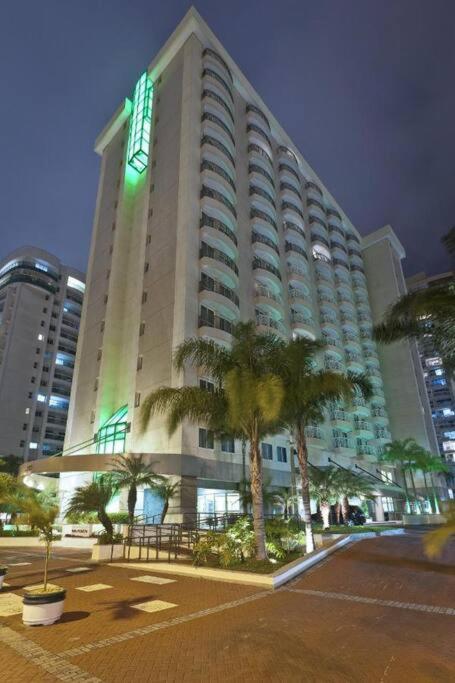 Barra Premium-Flat 1203-3 Piscina, Academia, Praia até 4 hóspedes