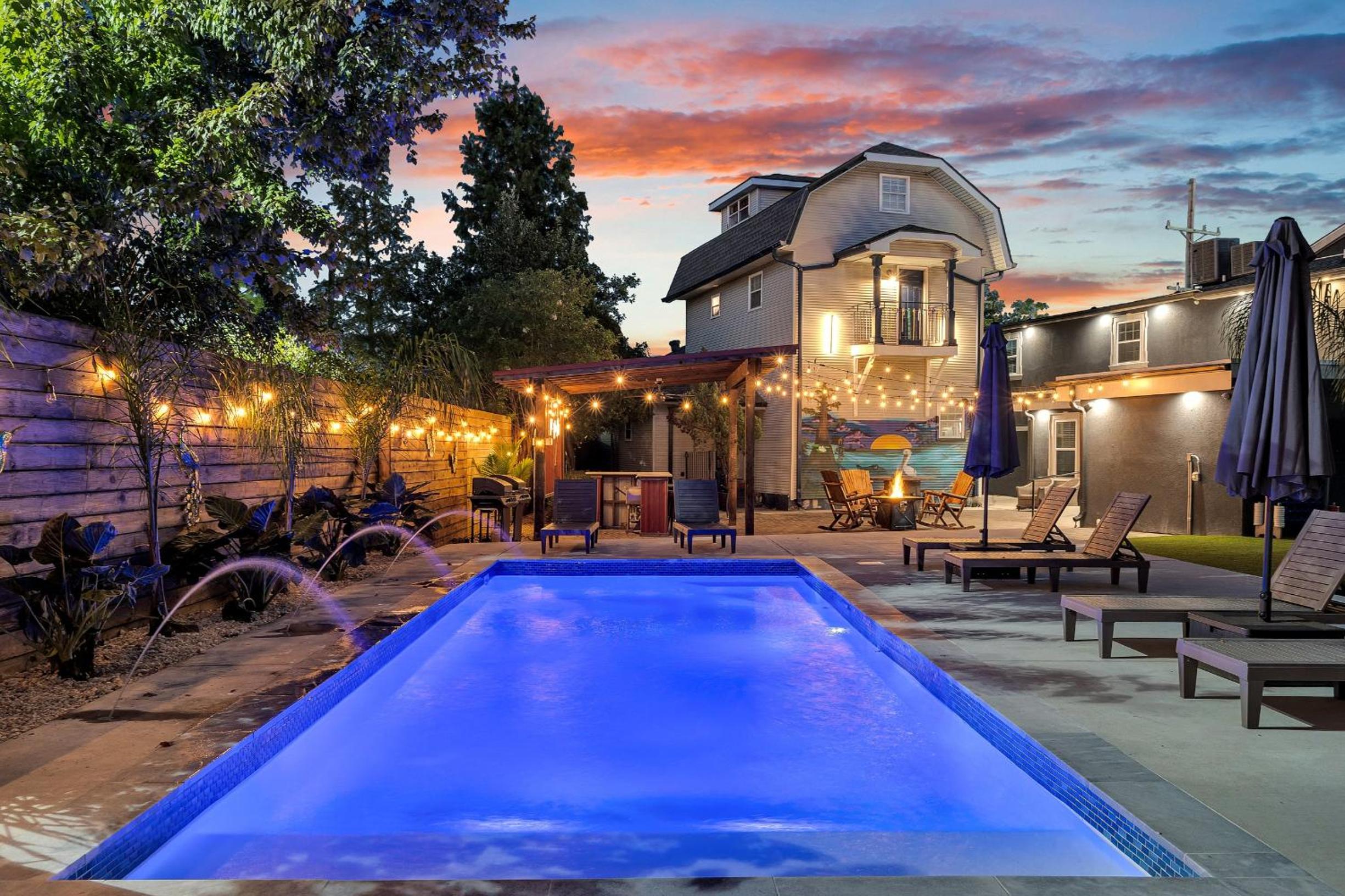 New Orleans Vacations - Sleeps 22-spacious Suites Near Fq W Pool - Property Image 1
